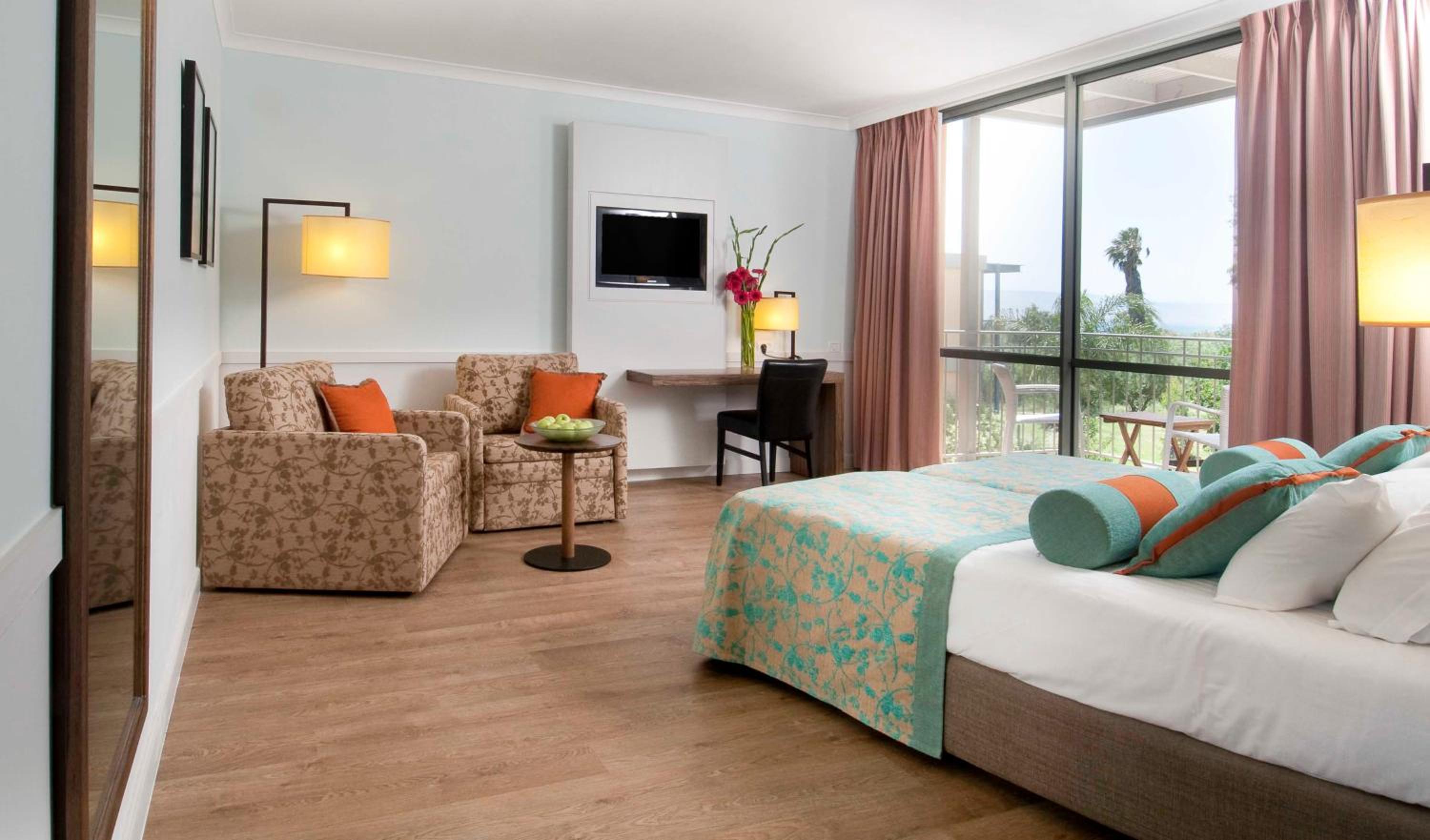 Hotel Grand Deluxe Double or Twin Room with Balcony - Photo 2