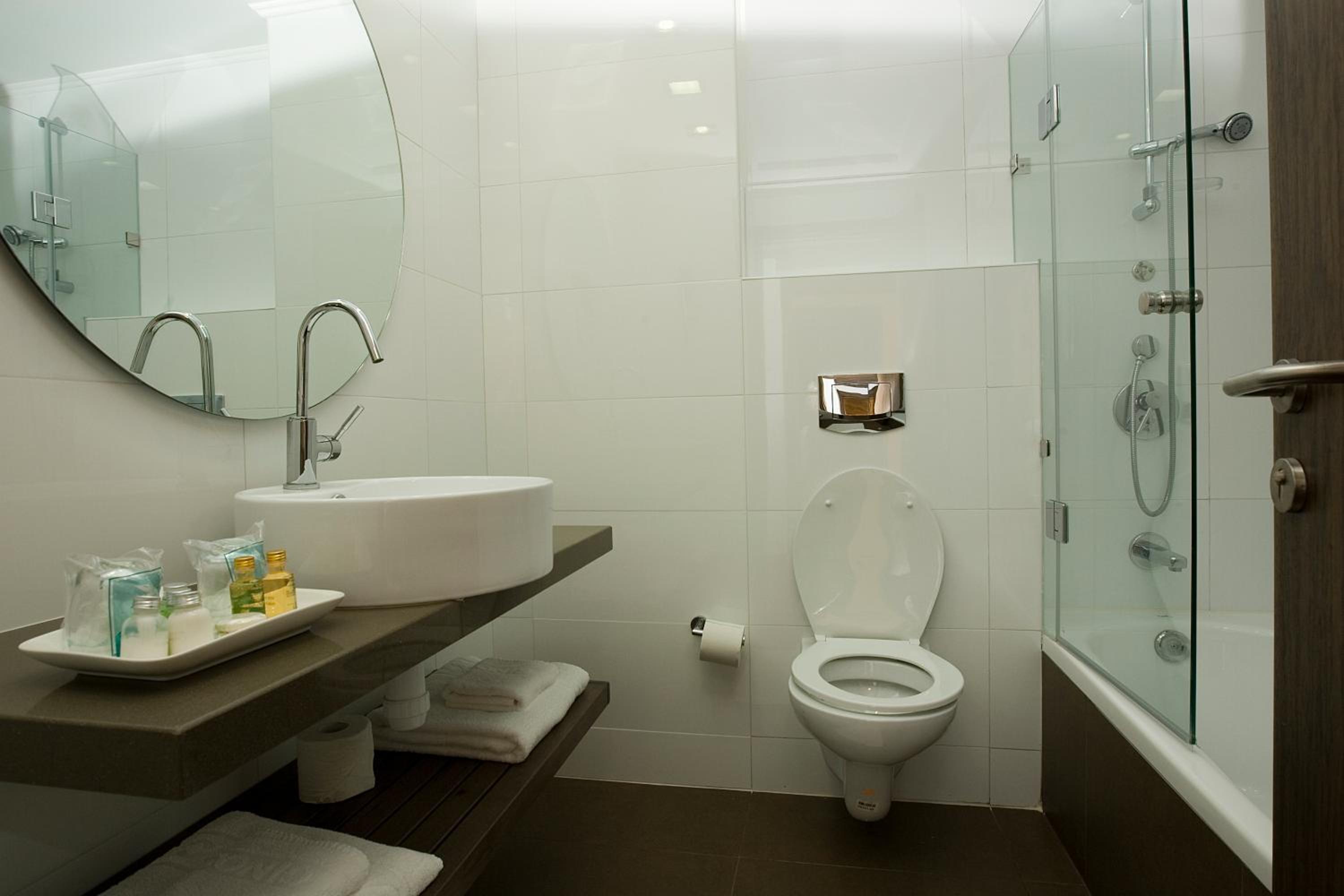 Hotel Deluxe Double or Twin Room with Balcony - Photo 2