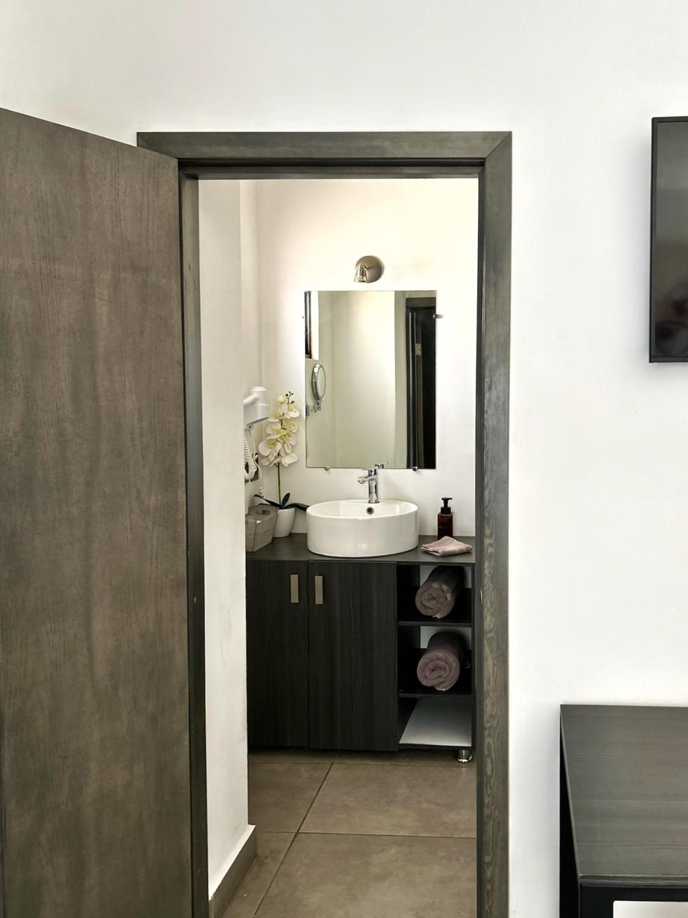 Double Room - Photo 14