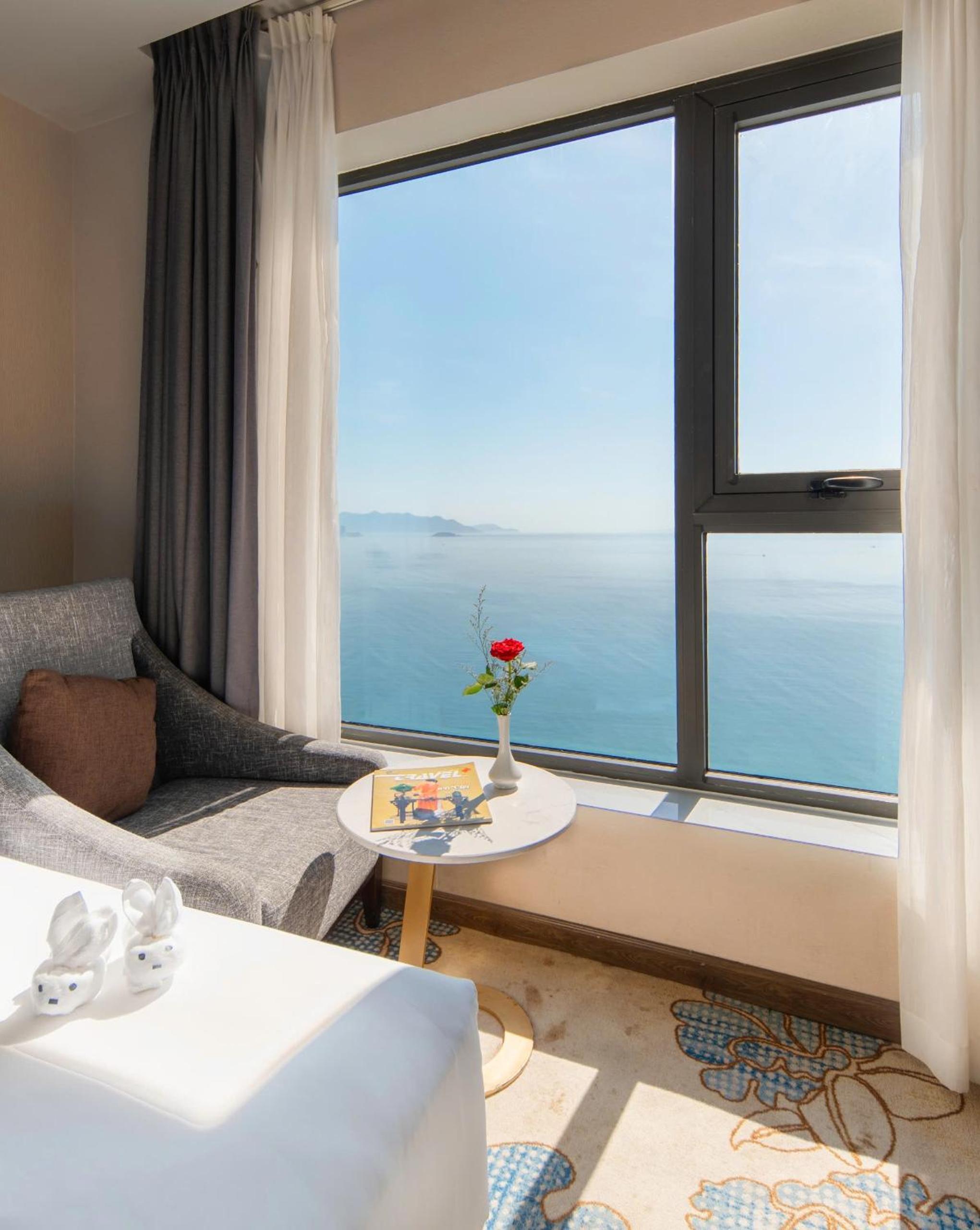 Deluxe Twin Room with Sea View - Photo 7