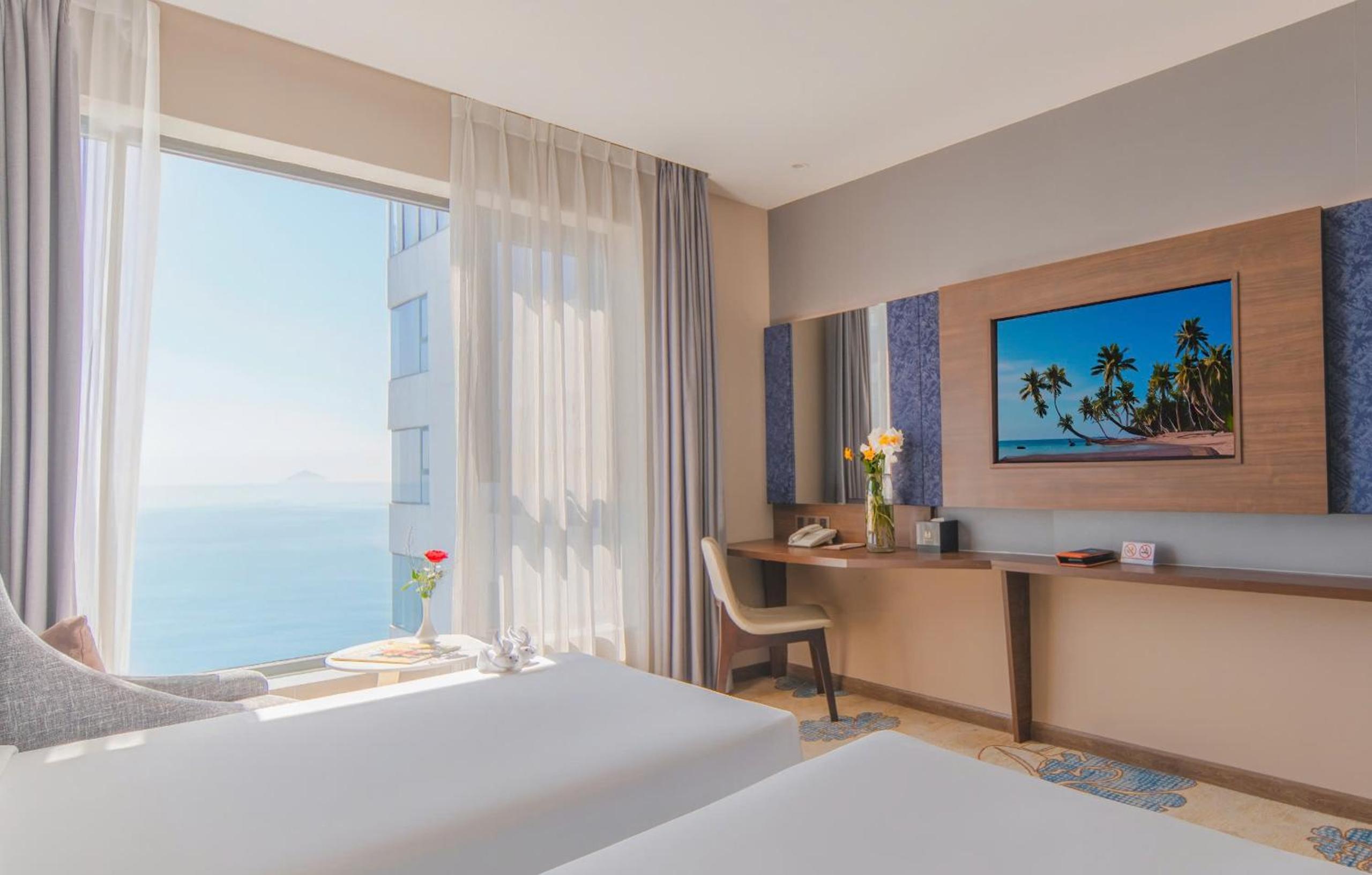 Deluxe Twin Room with Sea View - Photo 2