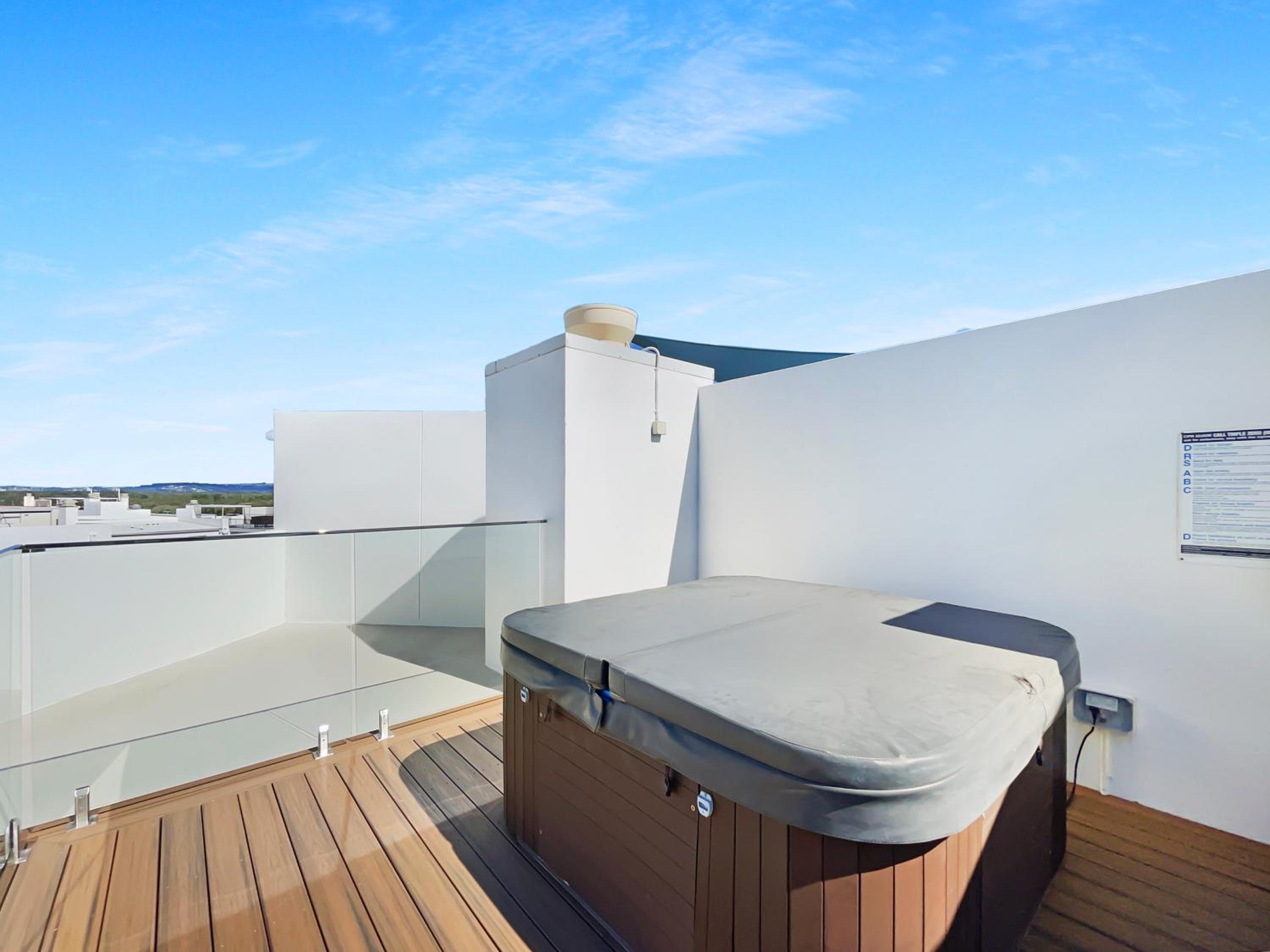 Three-Bedroom Apartment - Top Floor photo 3