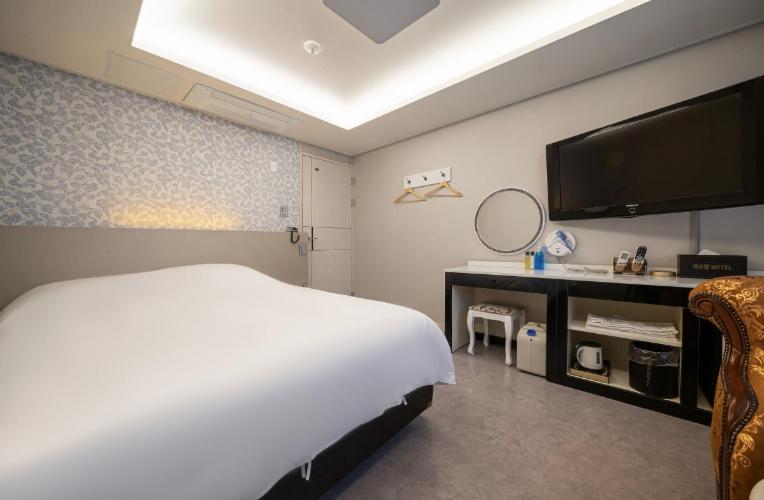 Double Room - Smoking - Photo 5