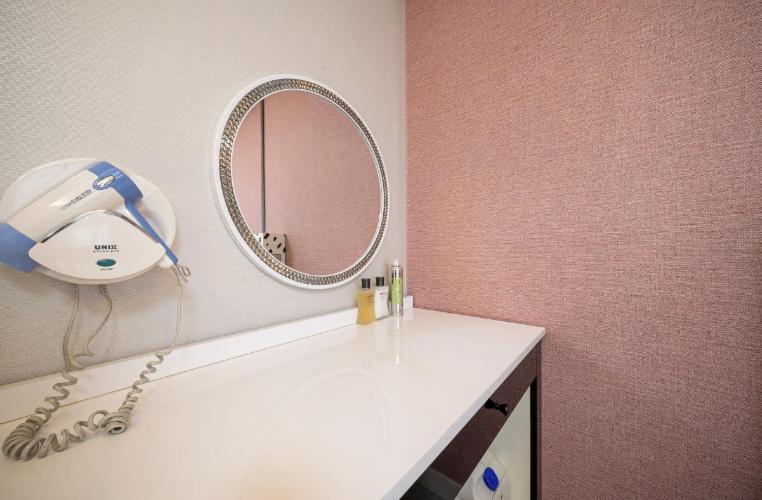 Double Room - Smoking - Photo 6