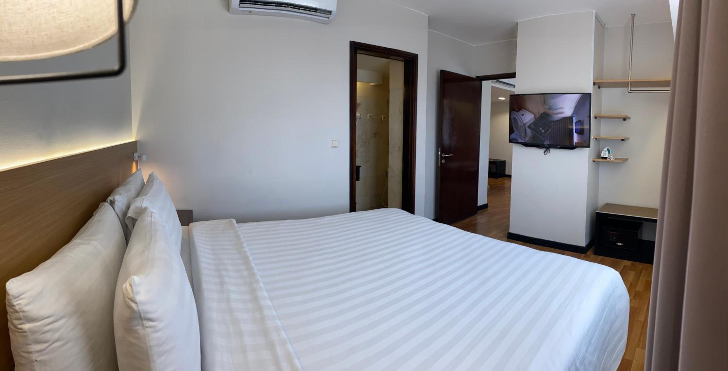 Suite - Photo 2