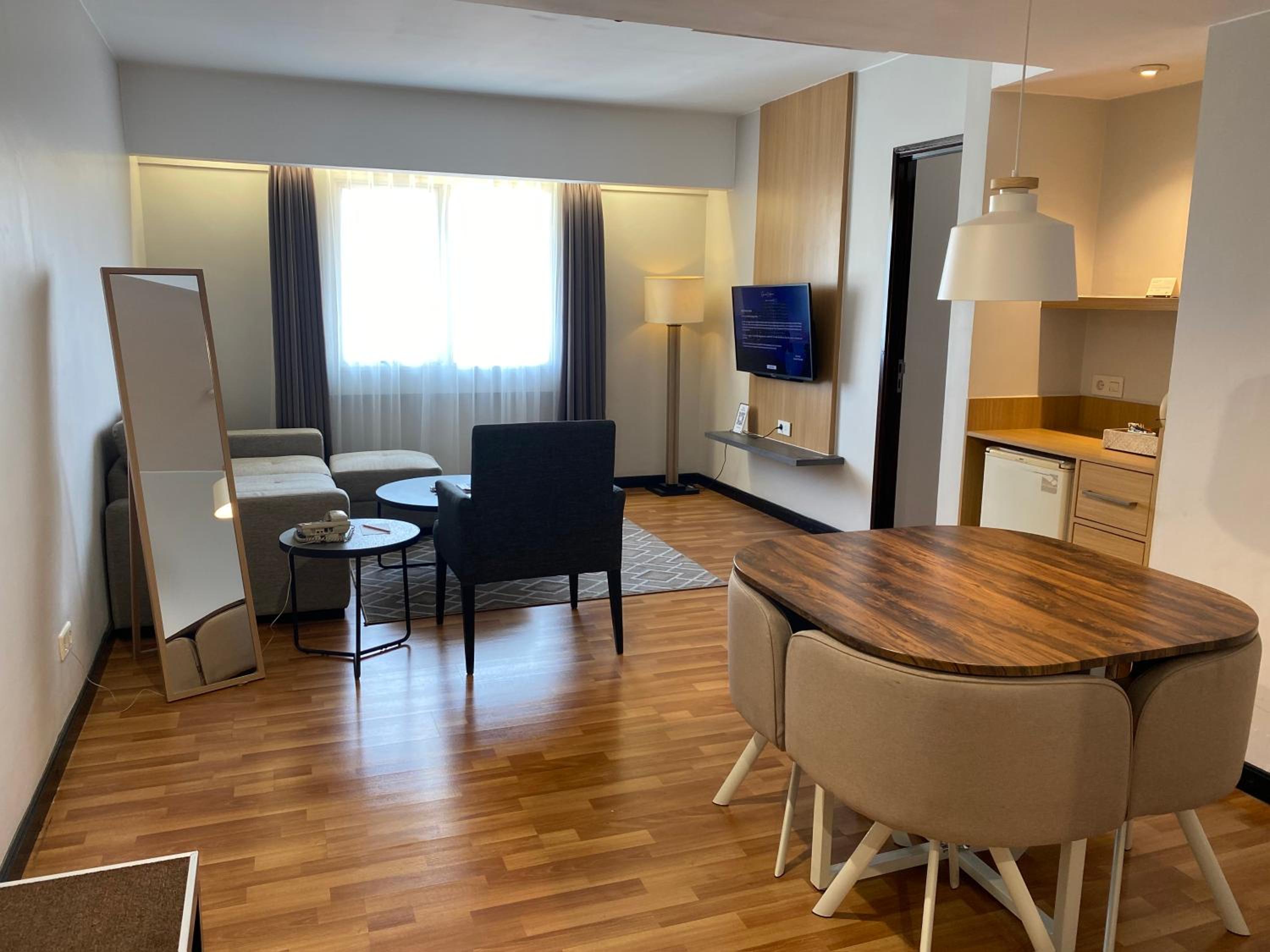 Suite - Photo 4