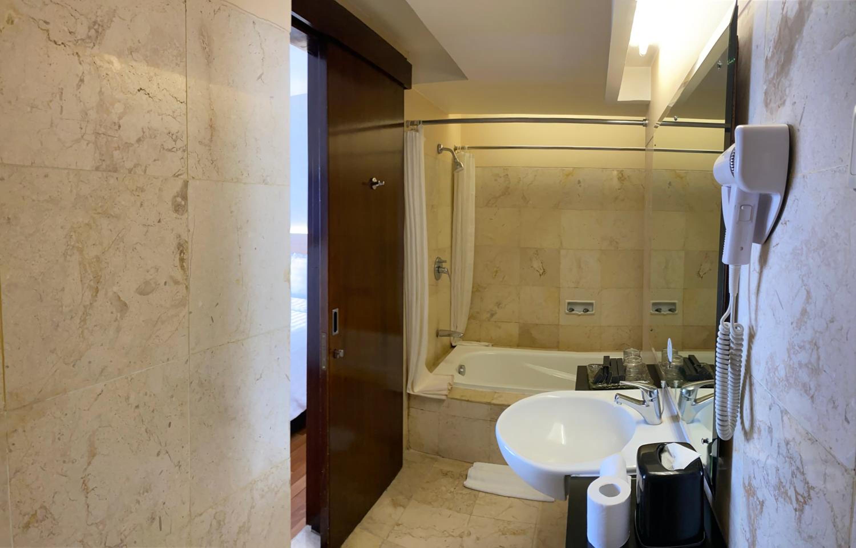 Suite - Photo 6