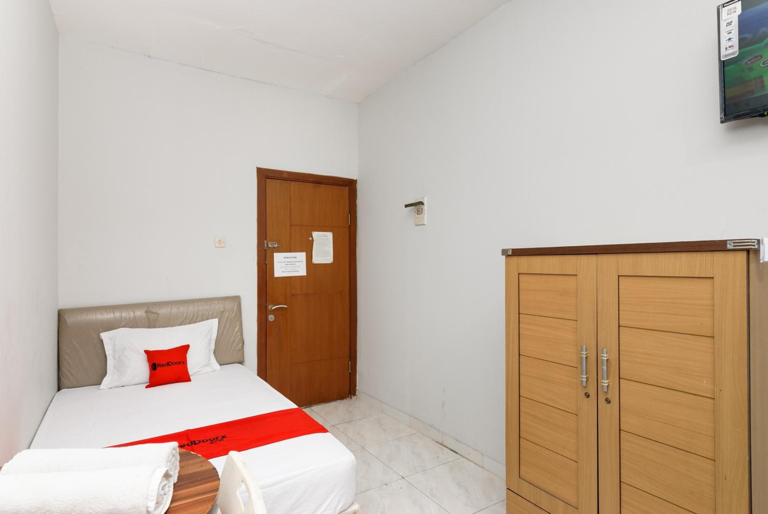 Standard Twin Room - Photo 3