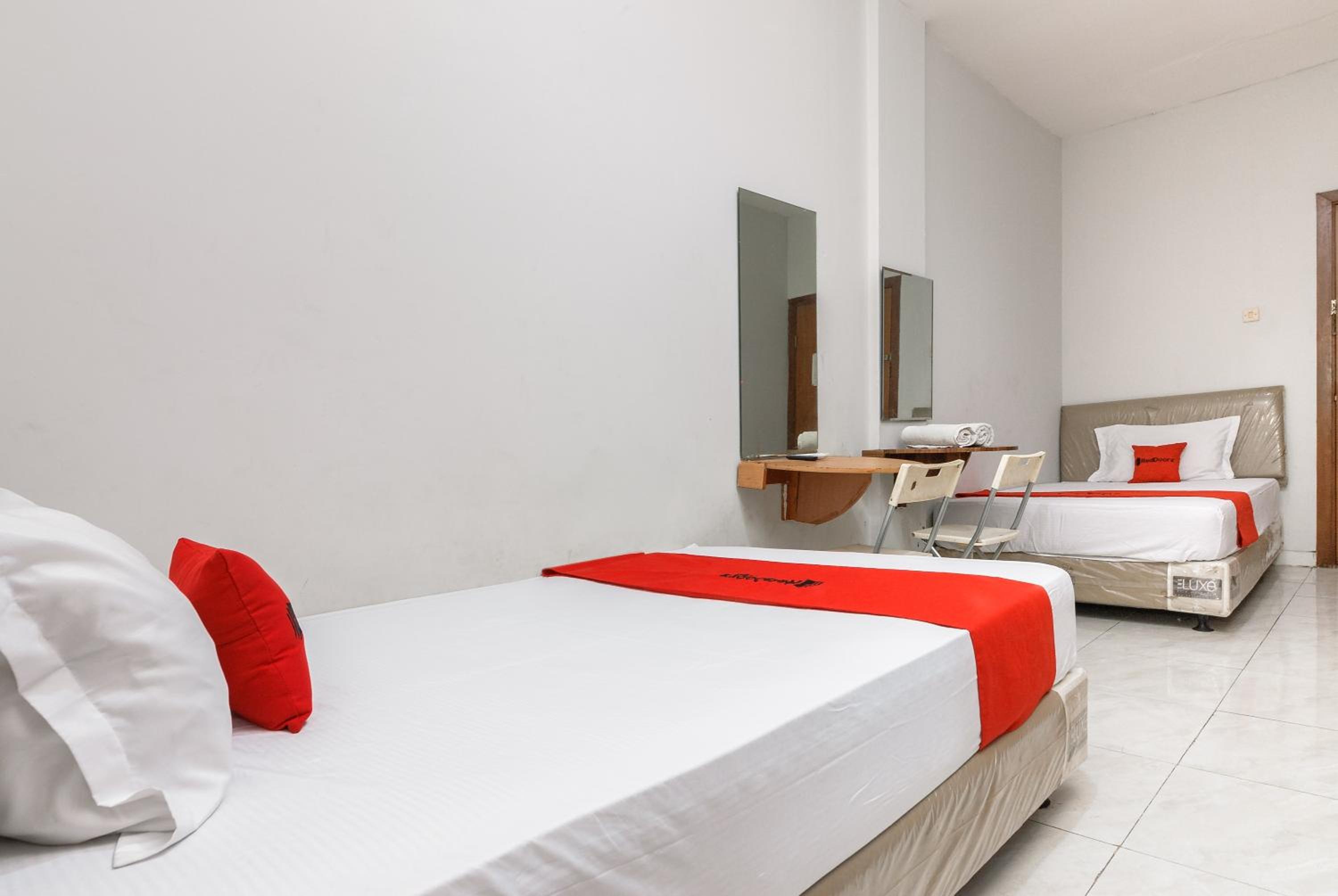 Standard Twin Room - Photo 2