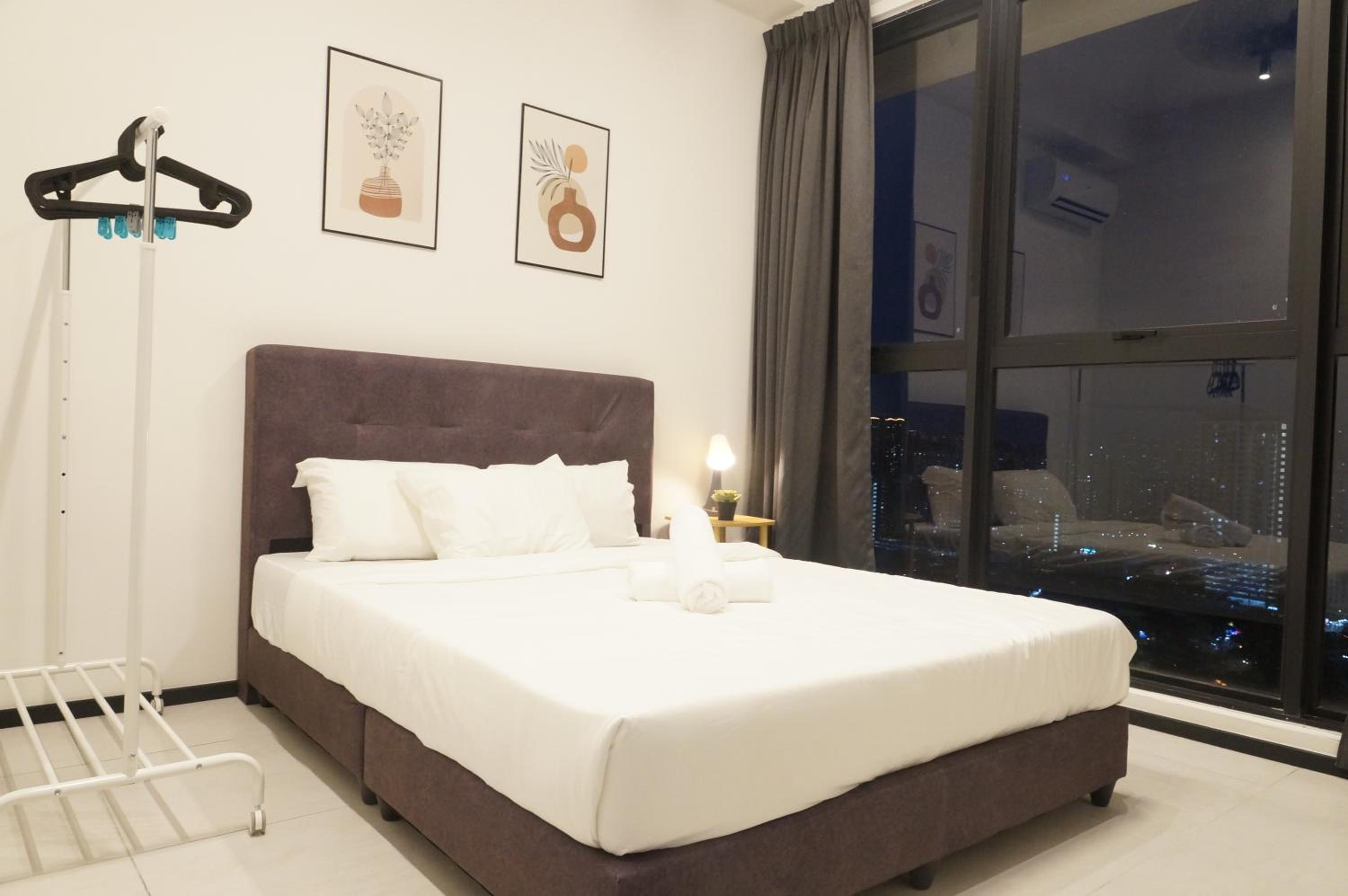 Three-Bedroom Apartment photo 2