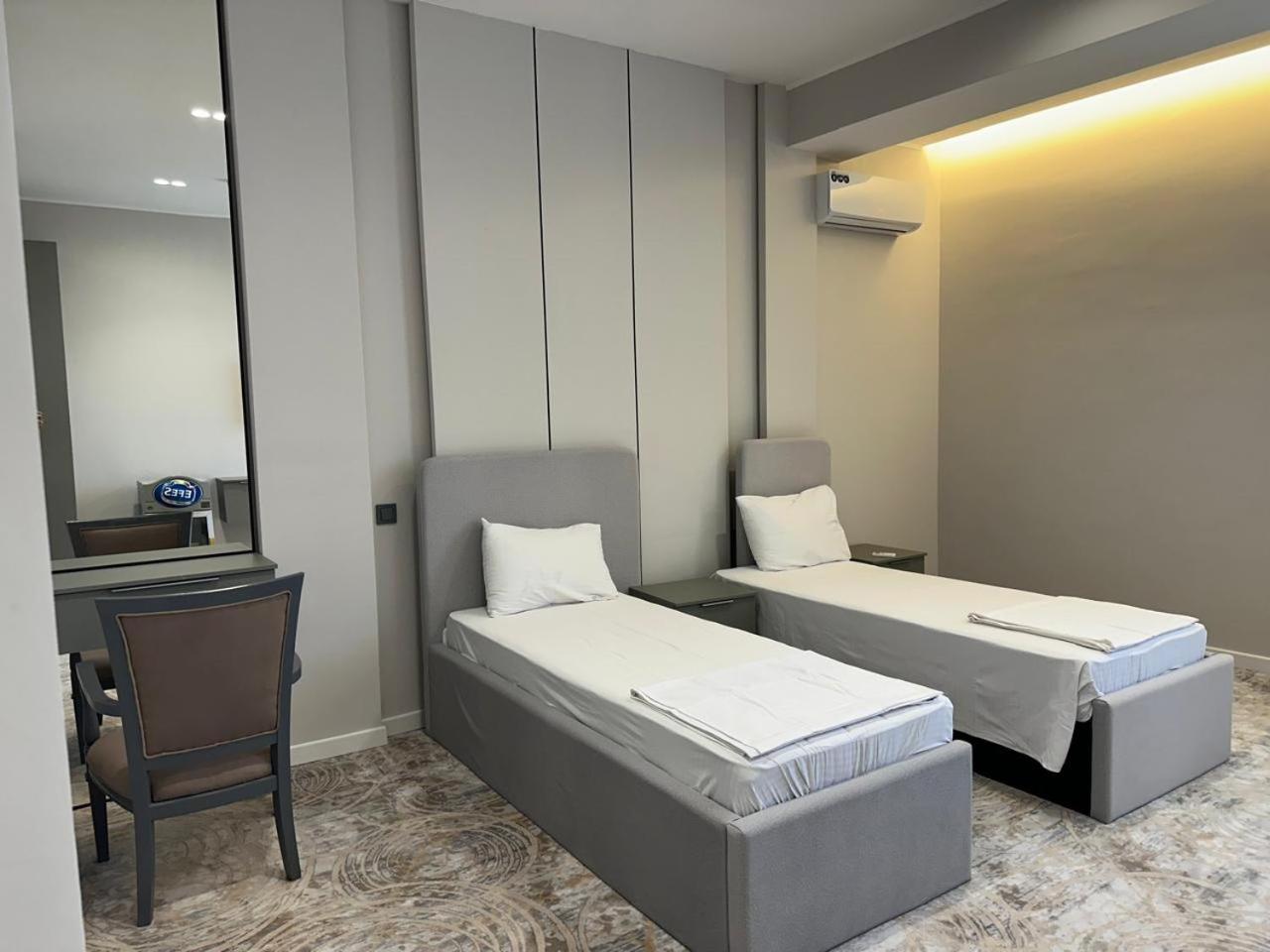 Double Room With Two Double Beds photo 3