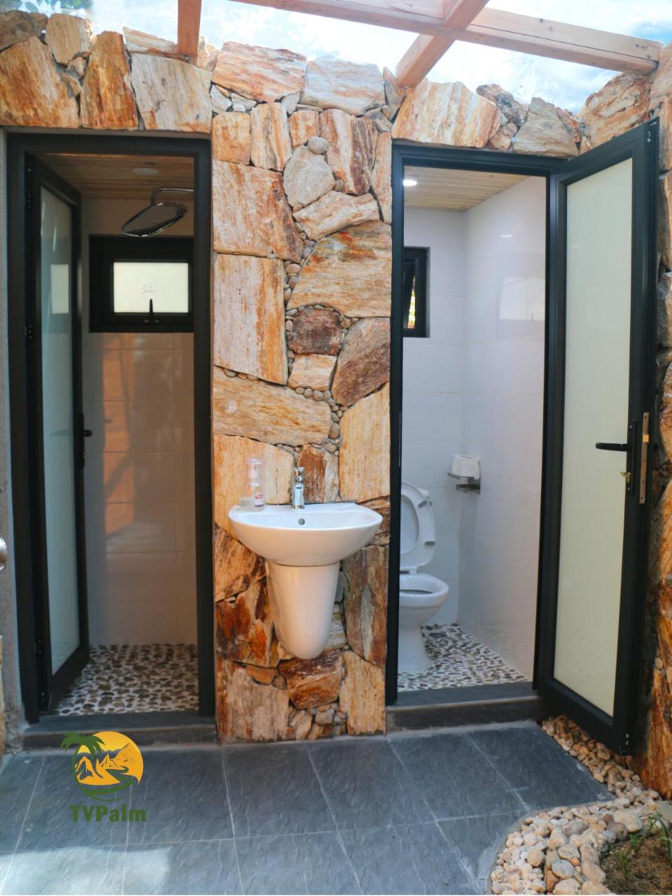 Family Room with Private Bathroom photo 3