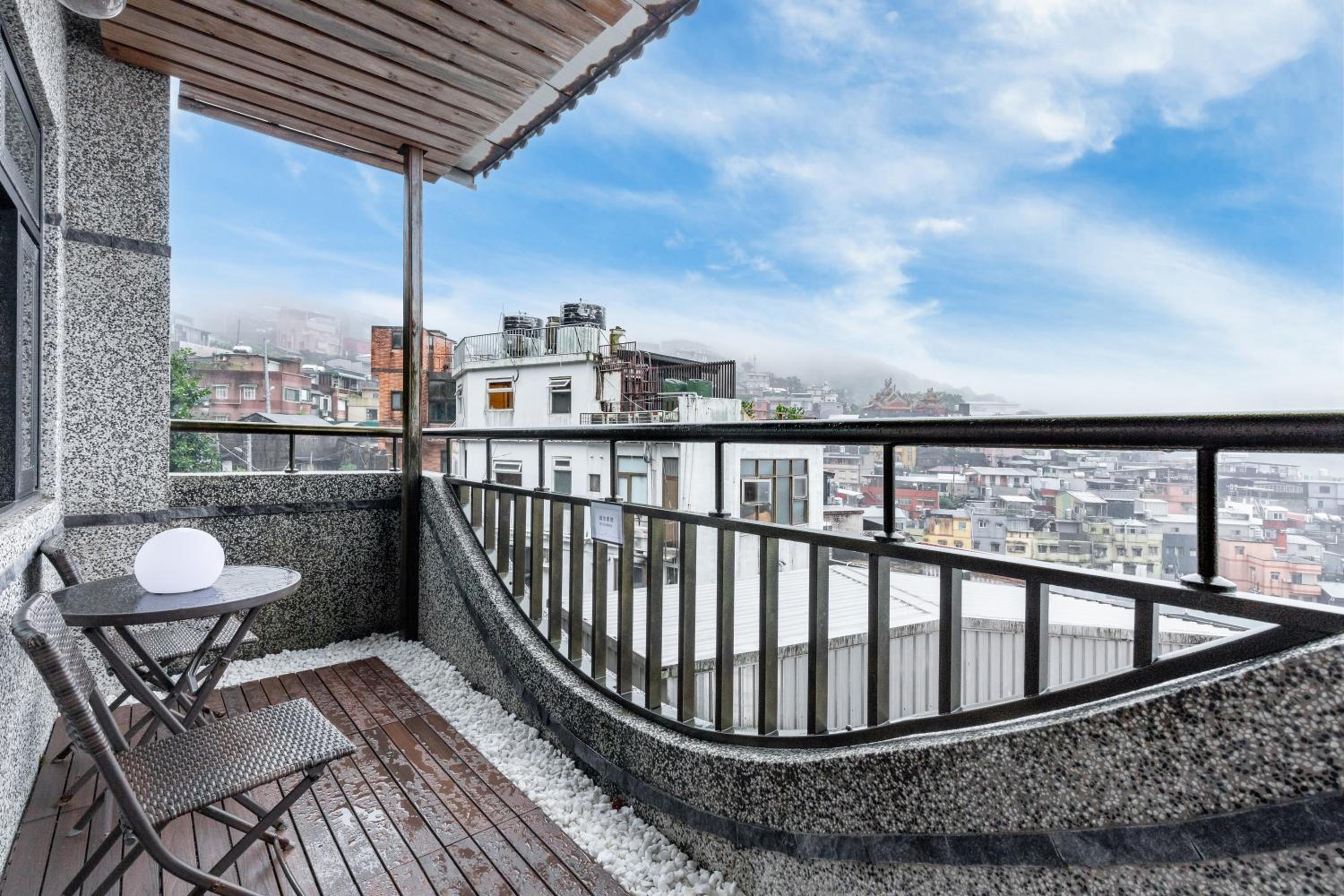 Double Room with Mountain View and Balcony photo 2