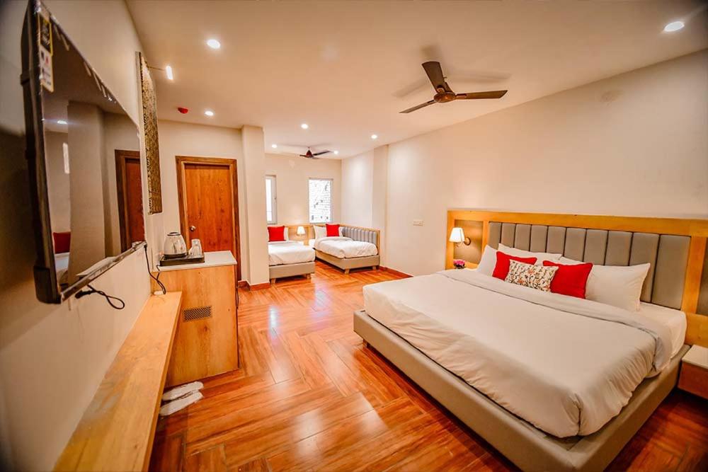 Family Room - Photo 6