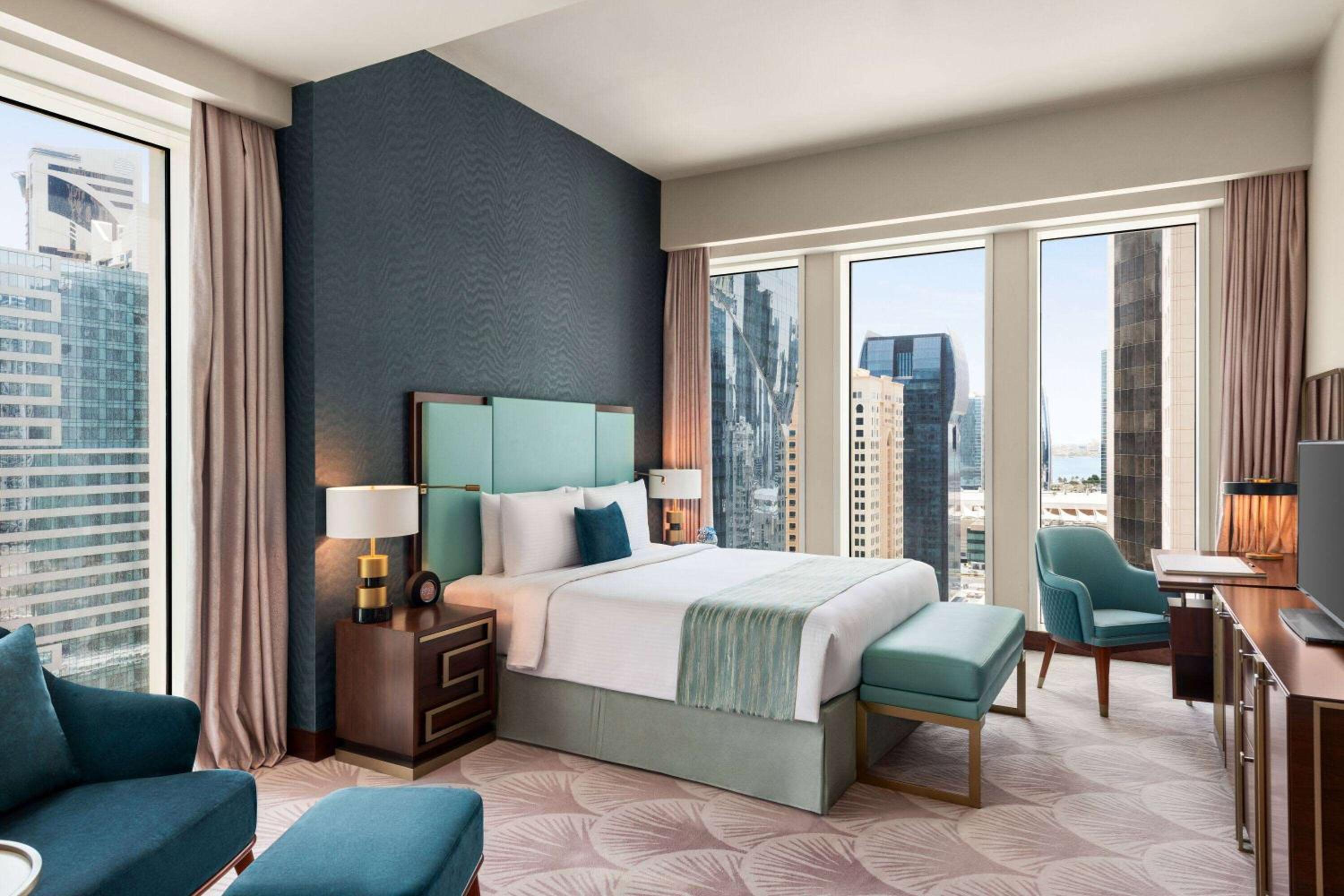 Superior King Room - City View - Photo 2