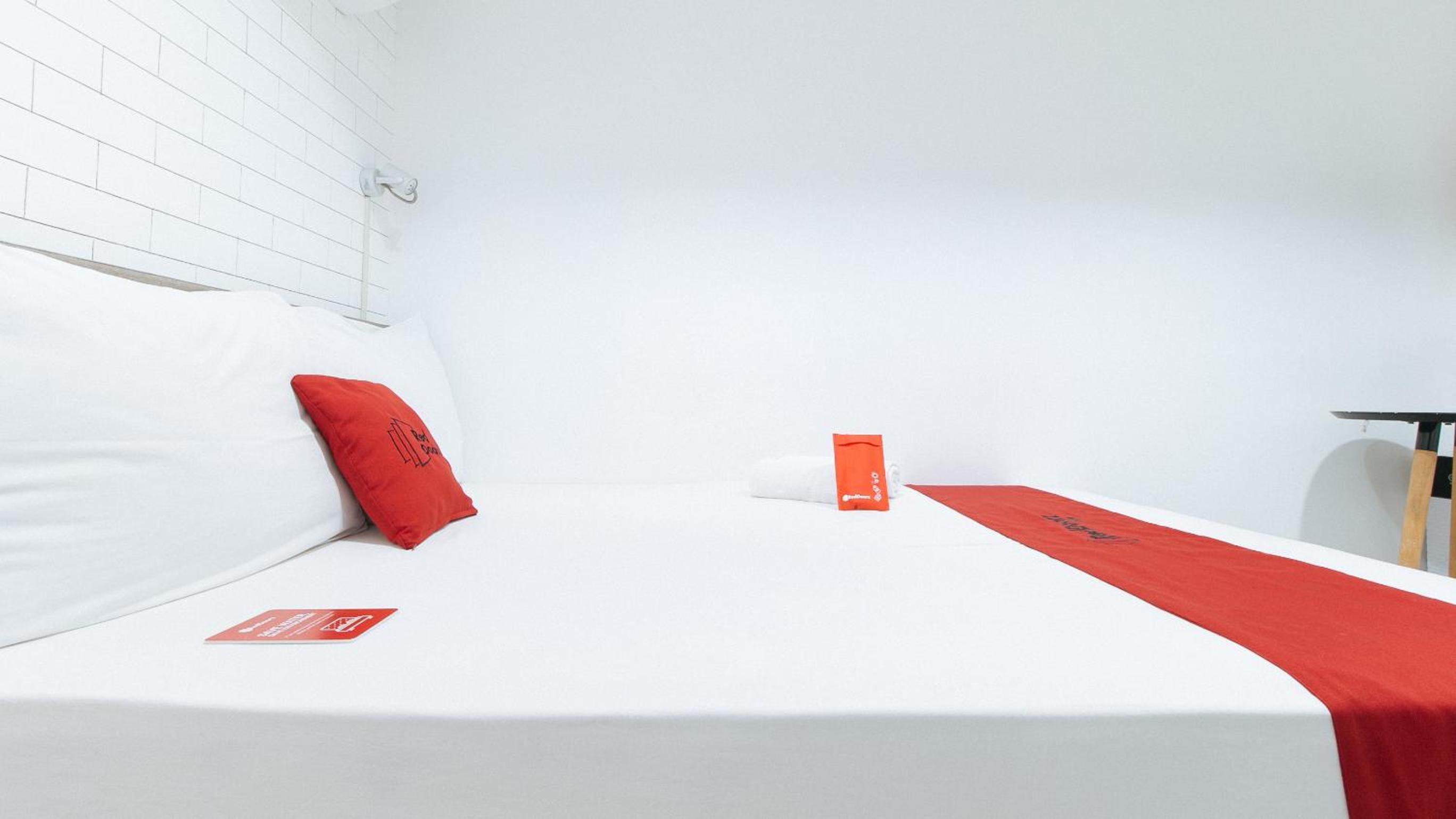 Standard Double Room - Photo 8