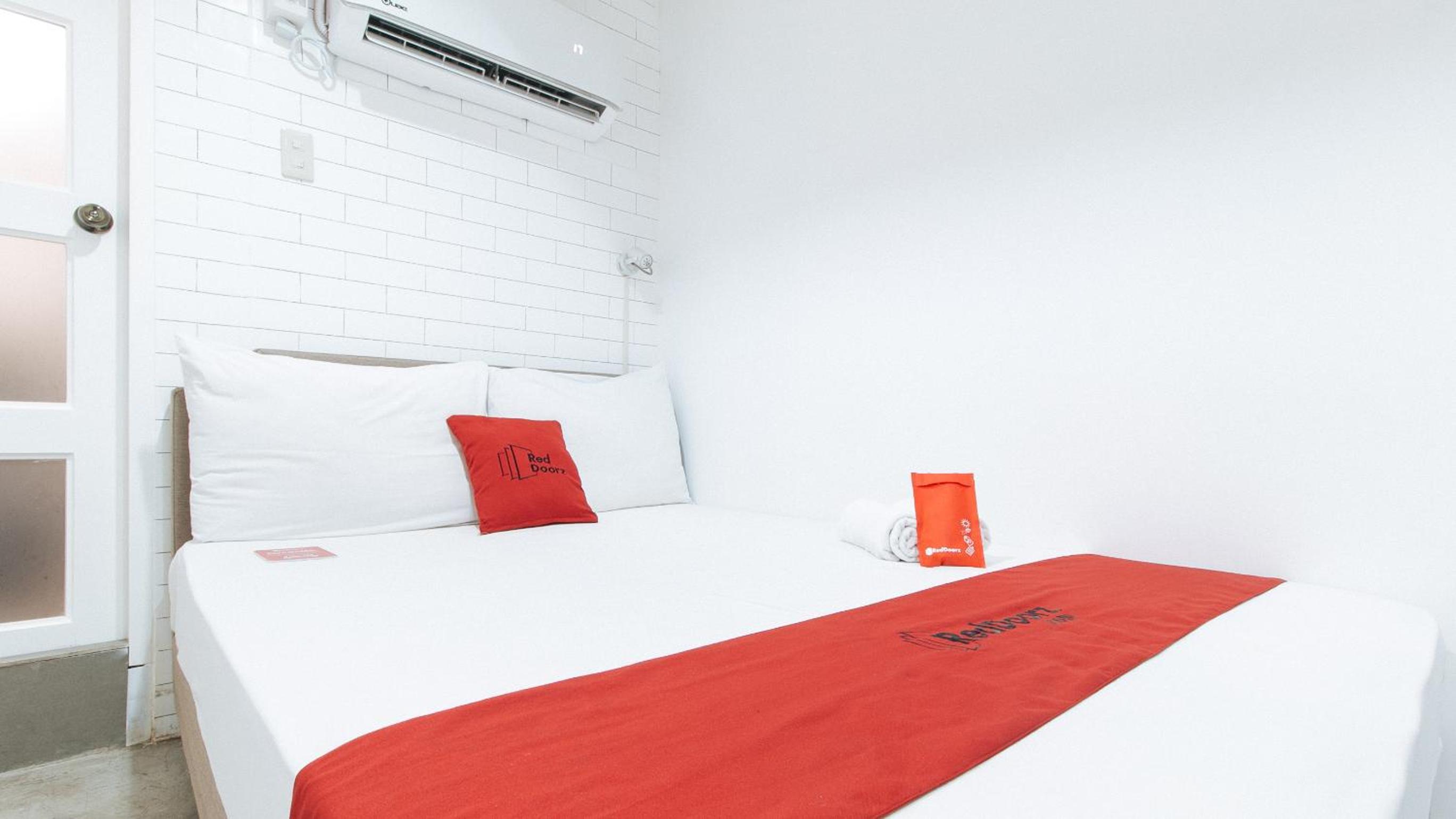 Standard Double Room - Photo 15