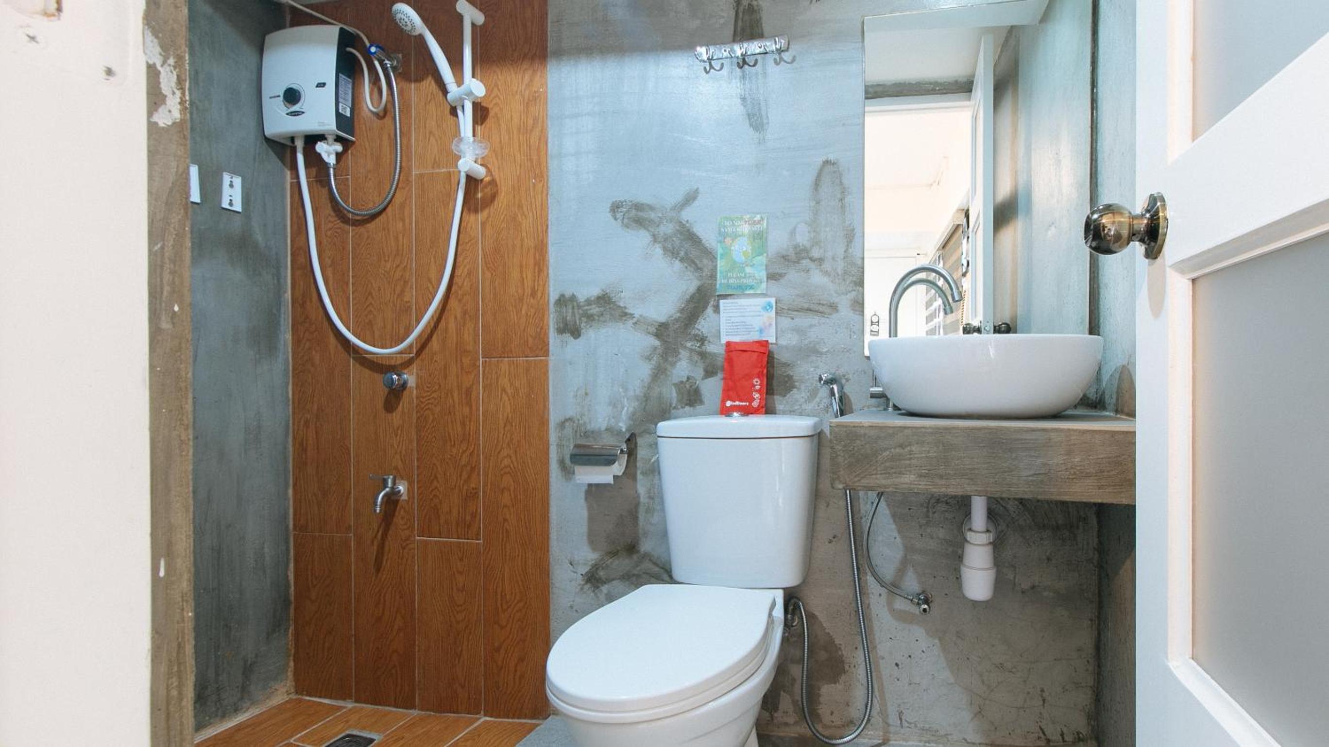 Standard Double Room - Photo 9