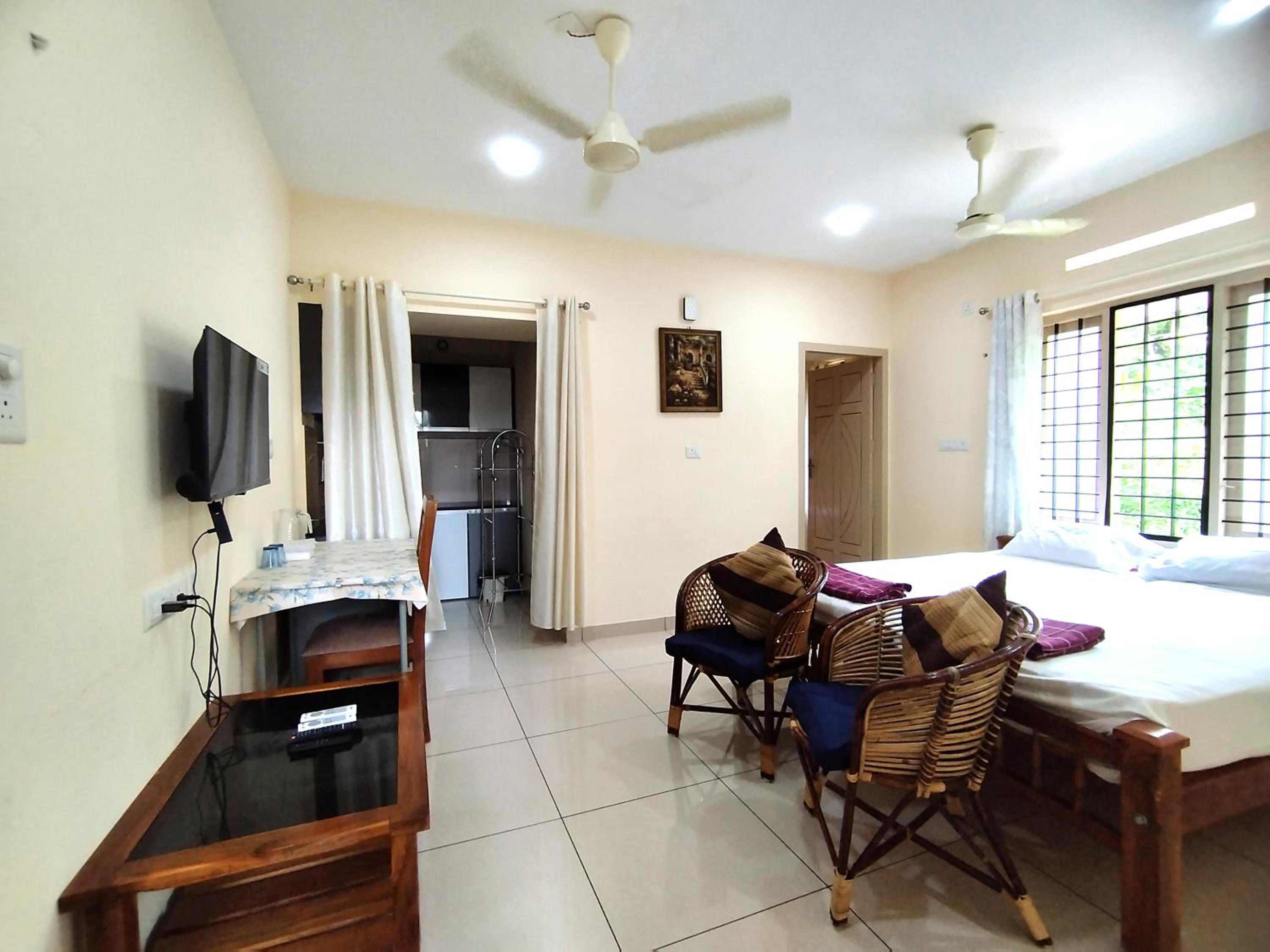 Family Room With Balcony photo 3