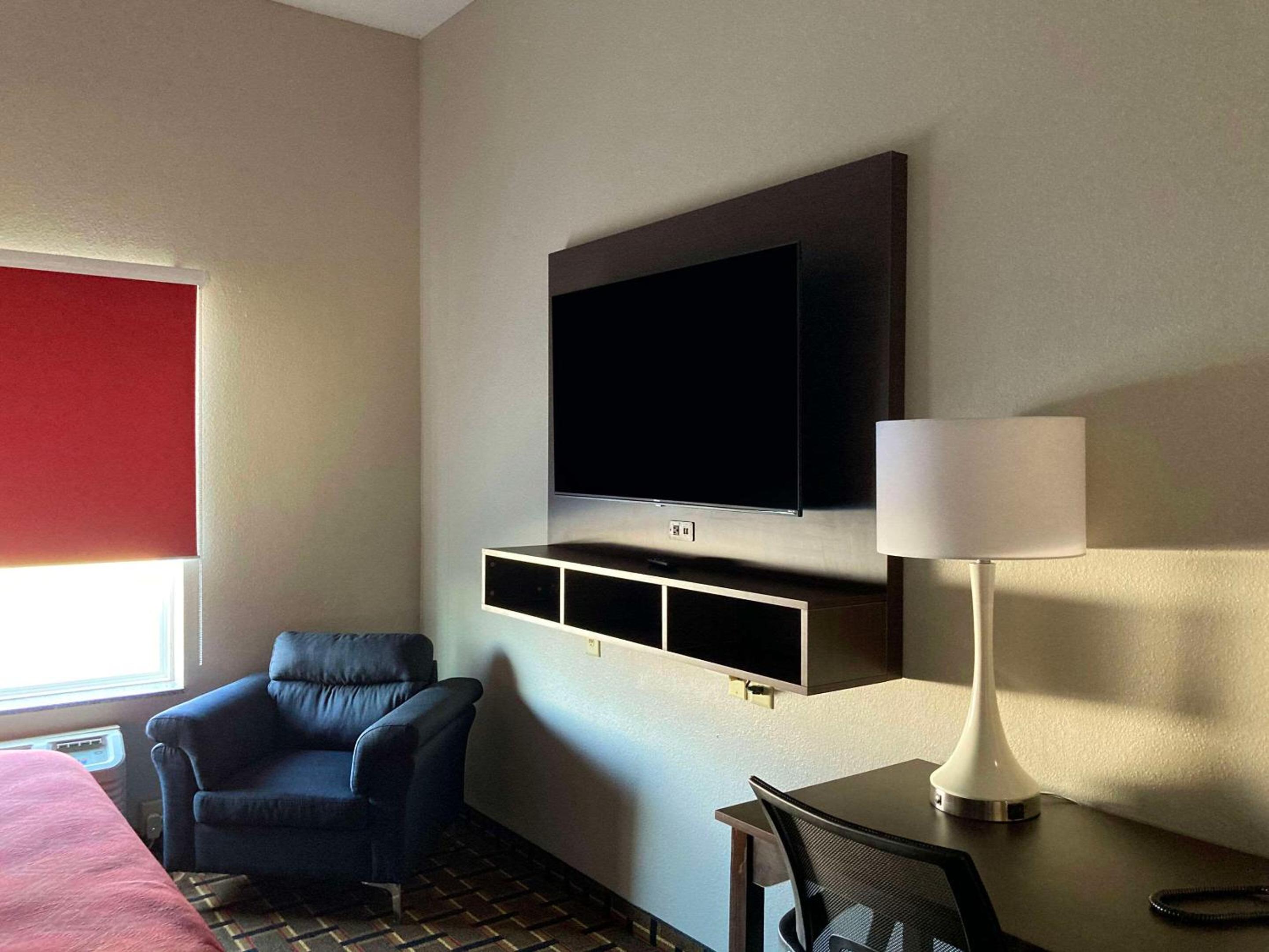 King Room - Non-Smoking - Photo 3