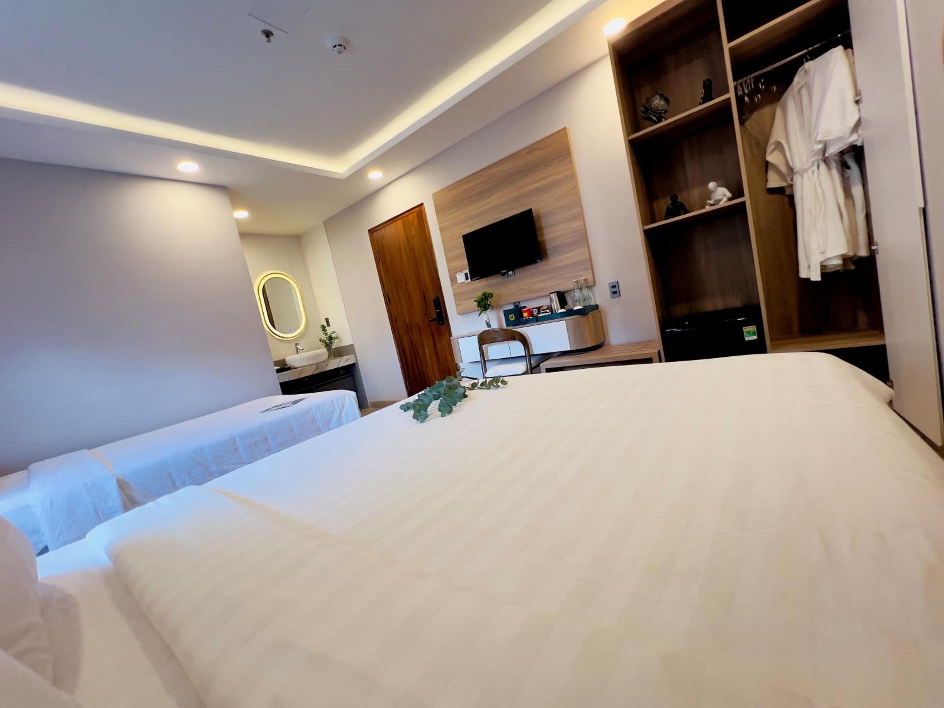 Superior Triple Room photo 3