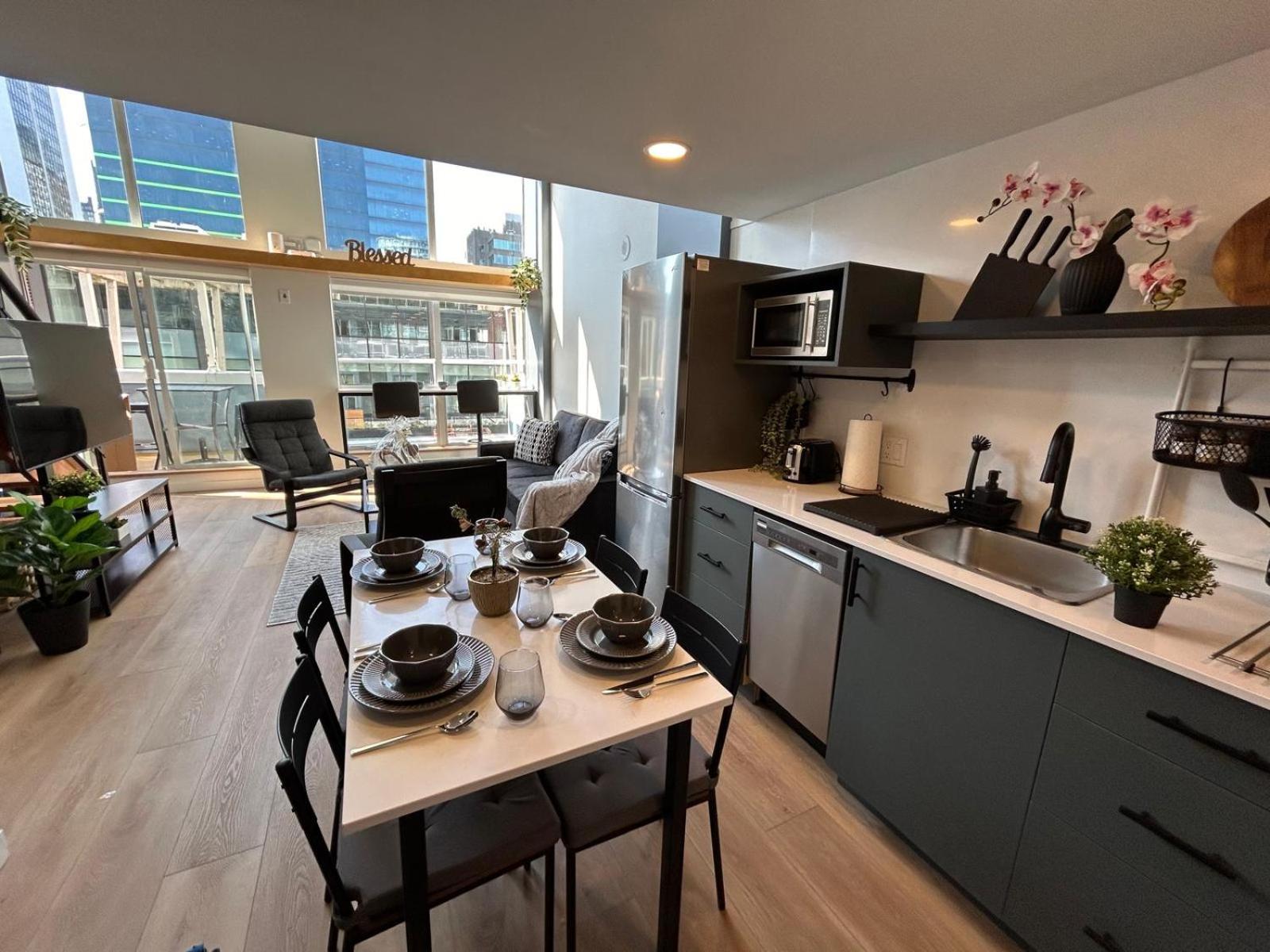 One-Bedroom Loft Apartment with Balcony photo 1