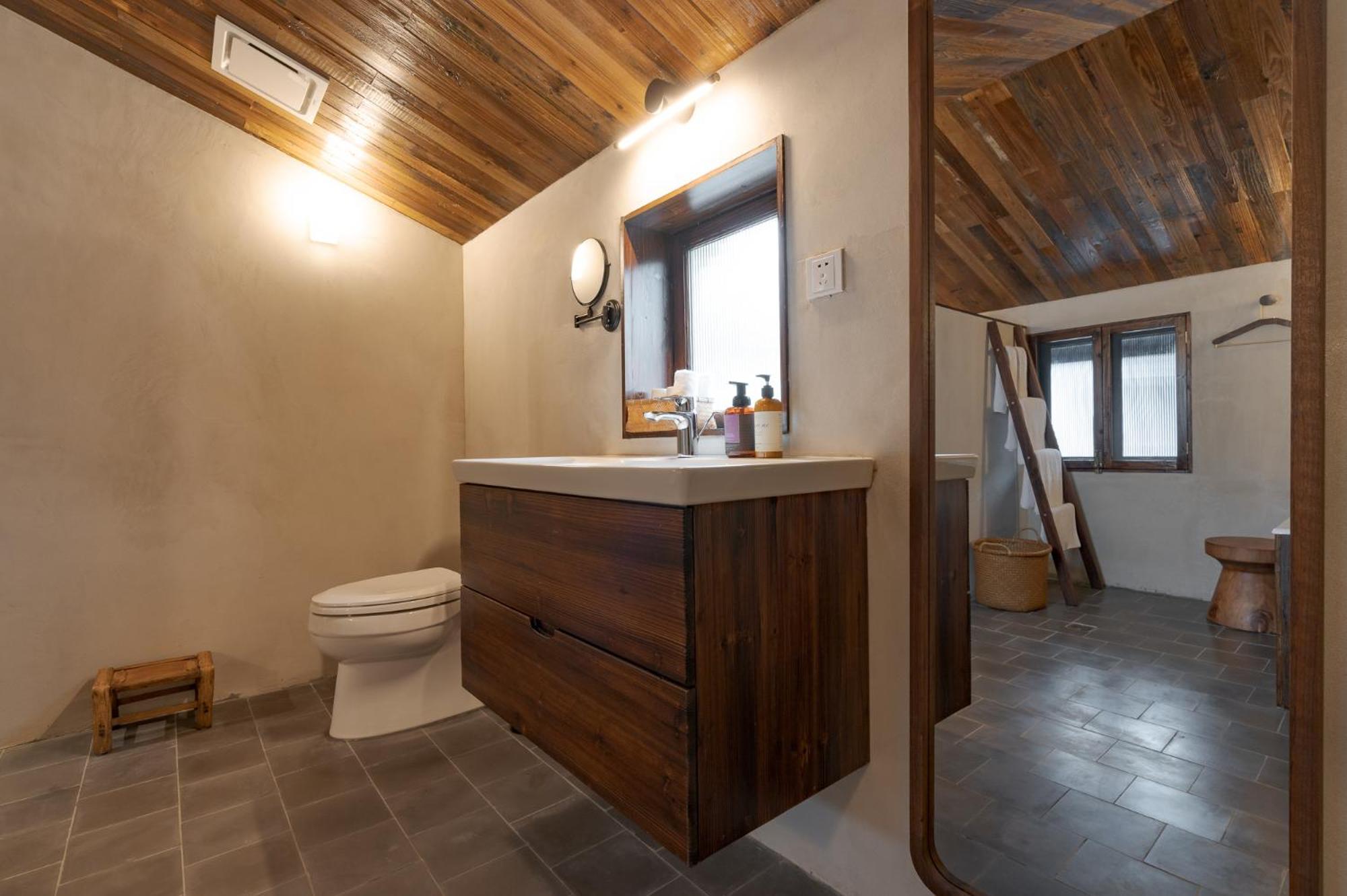 Deluxe Double Room with Shower photo 3