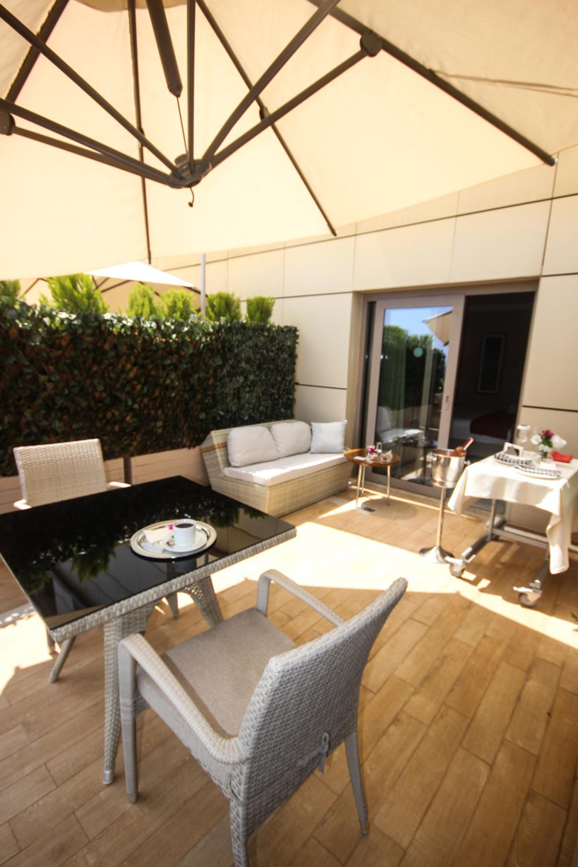 Deluxe Double Room with Balcony and Sea View photo 3