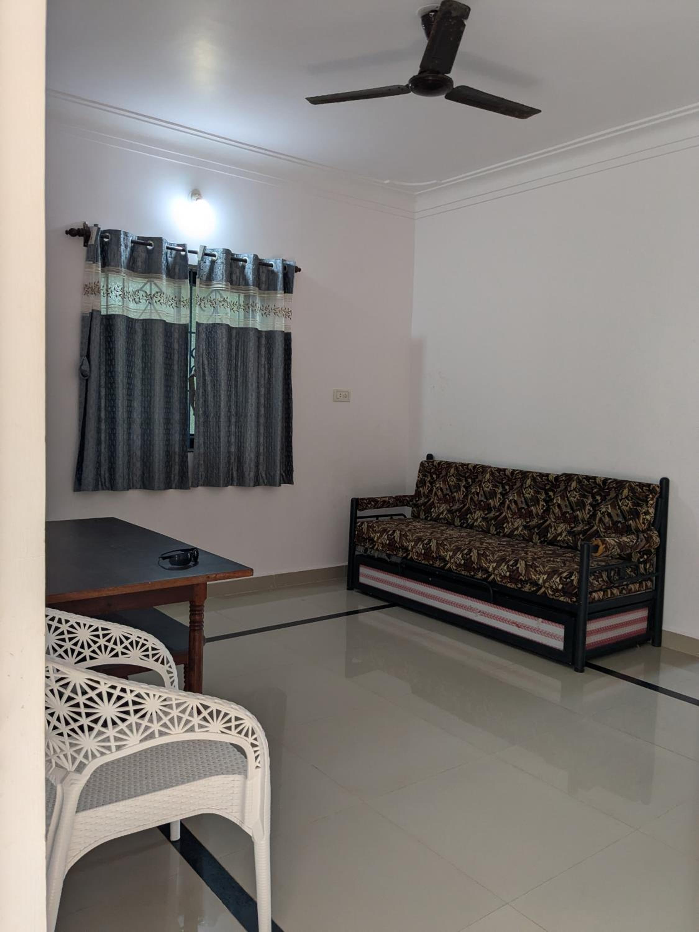 One-Bedroom Apartment photo 2