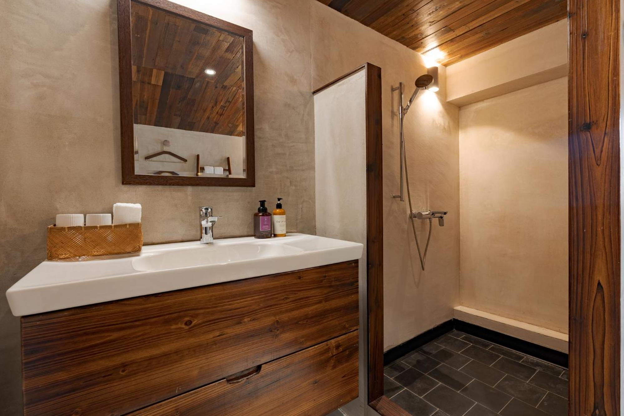 Deluxe Double Room with Bath photo 2