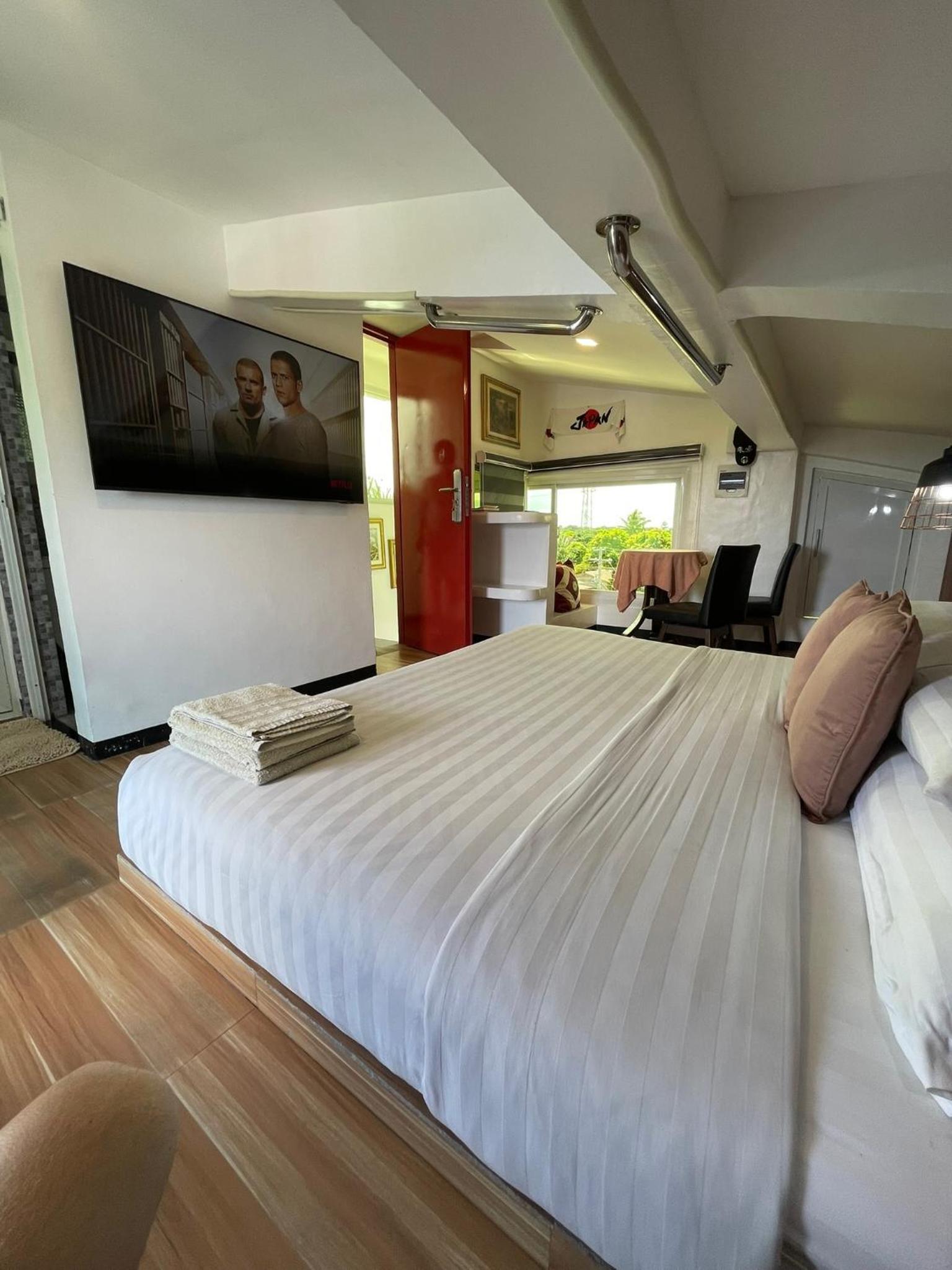 Junior Suite with Pool View - Photo 1