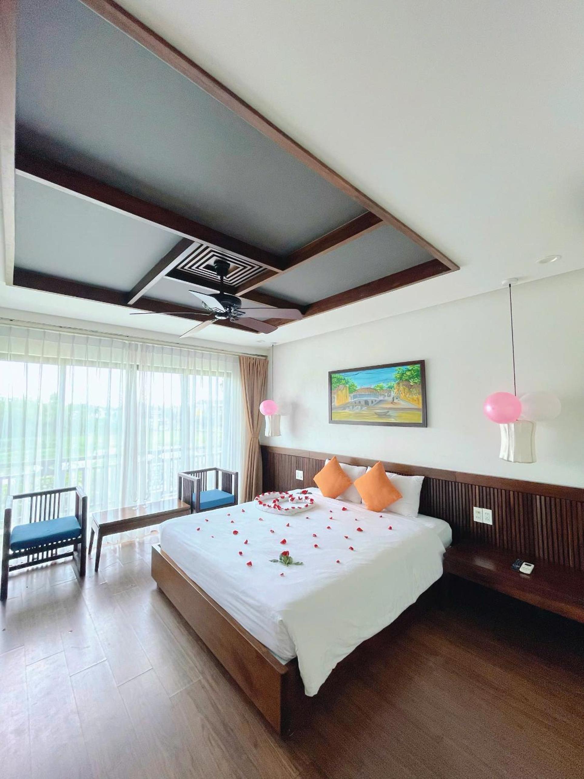 Deluxe Double Room with Balcony photo 3