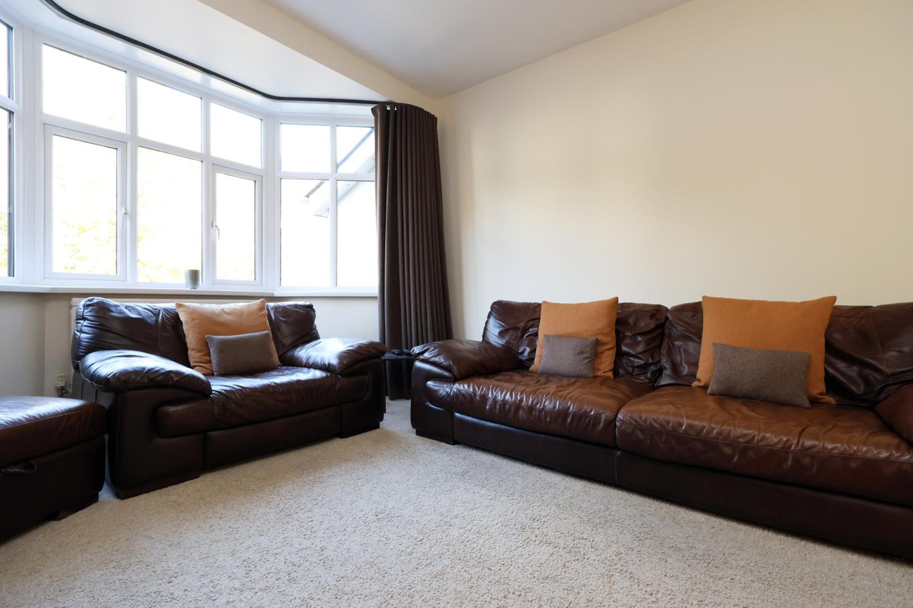 Four-Bedroom House photo 3