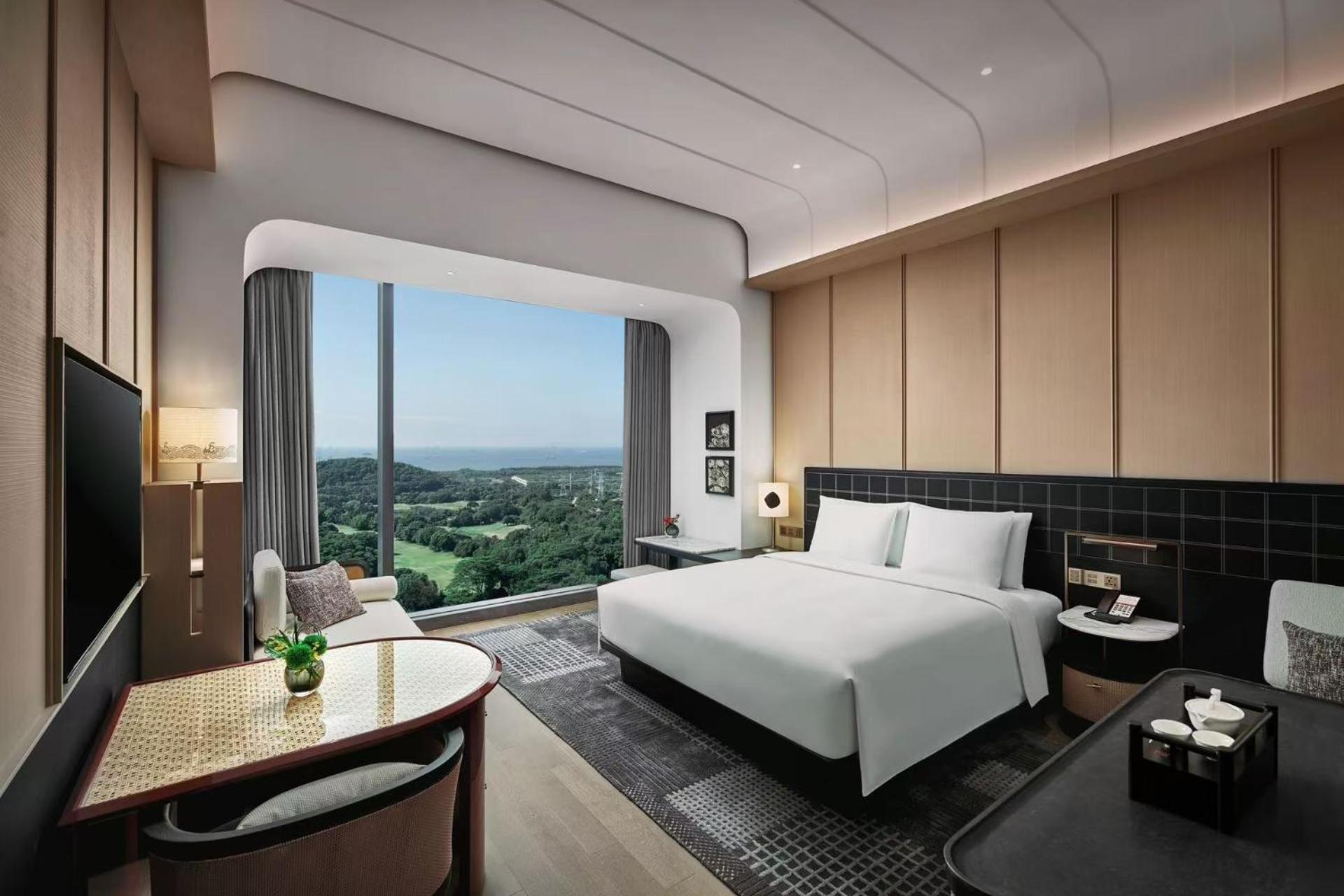 Standard King Room with Ocean View