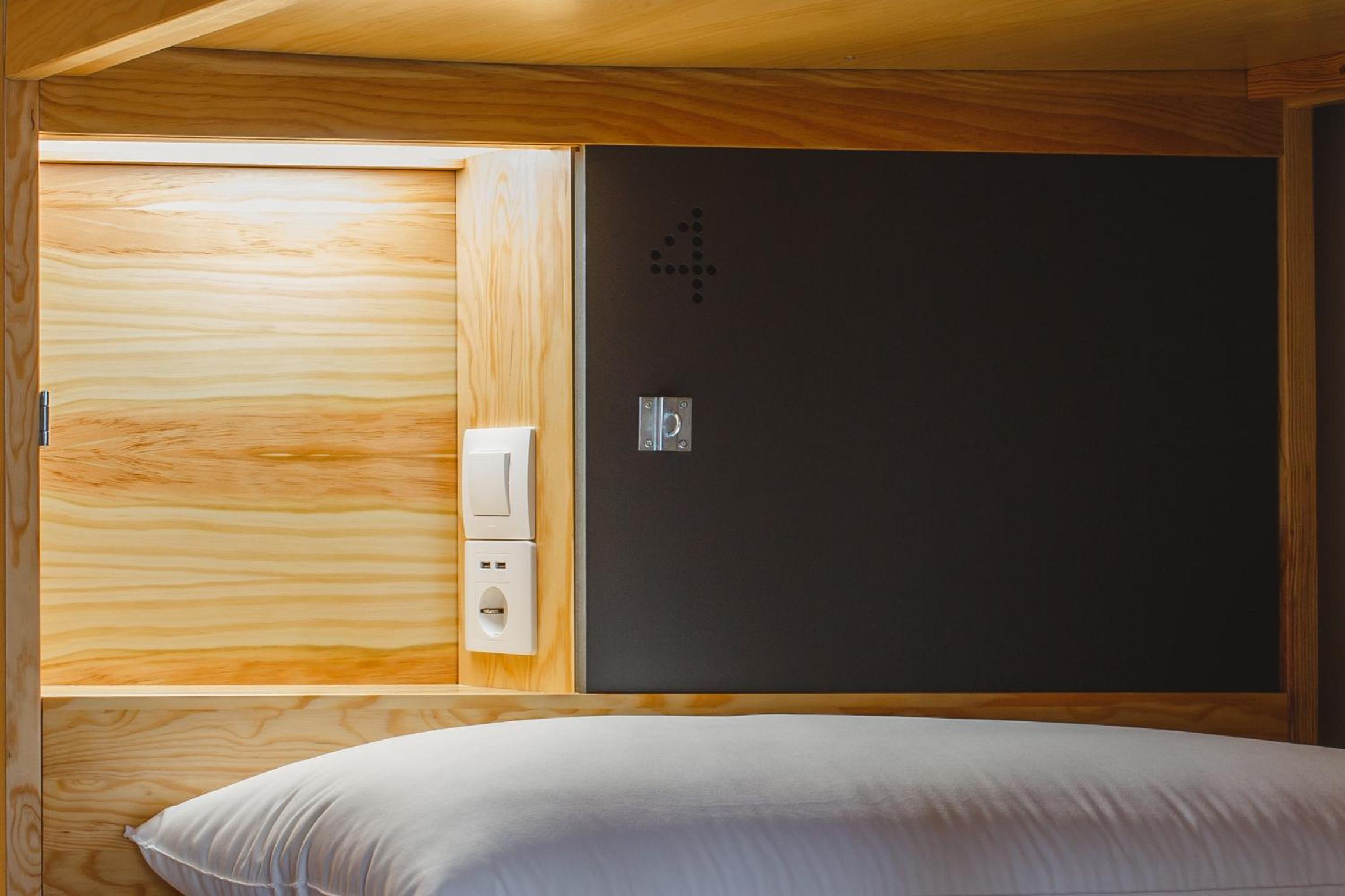 Bed in 6-Bed Female Dormitory Room photo 2