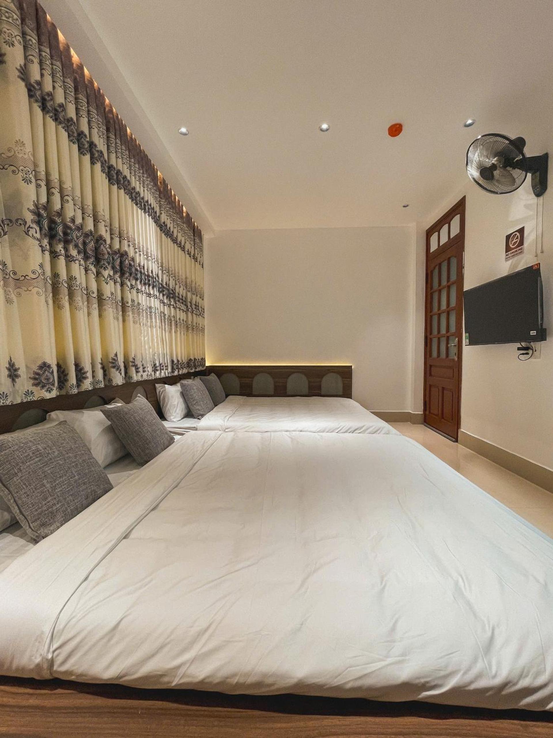 Large Double or Twin Room photo 3