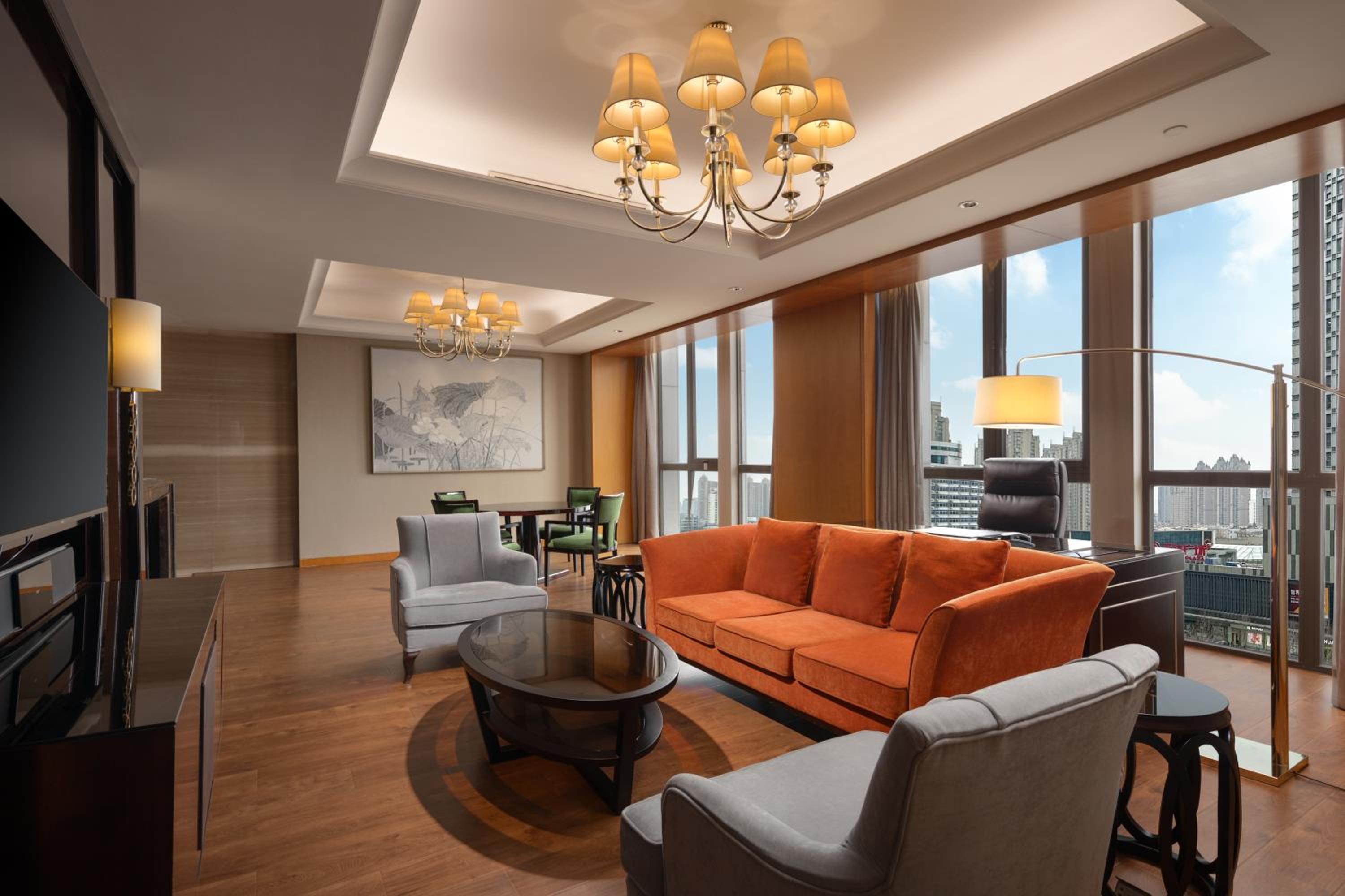 Luxurious Club level, 1 Bedroom Suite, 1 King, City view