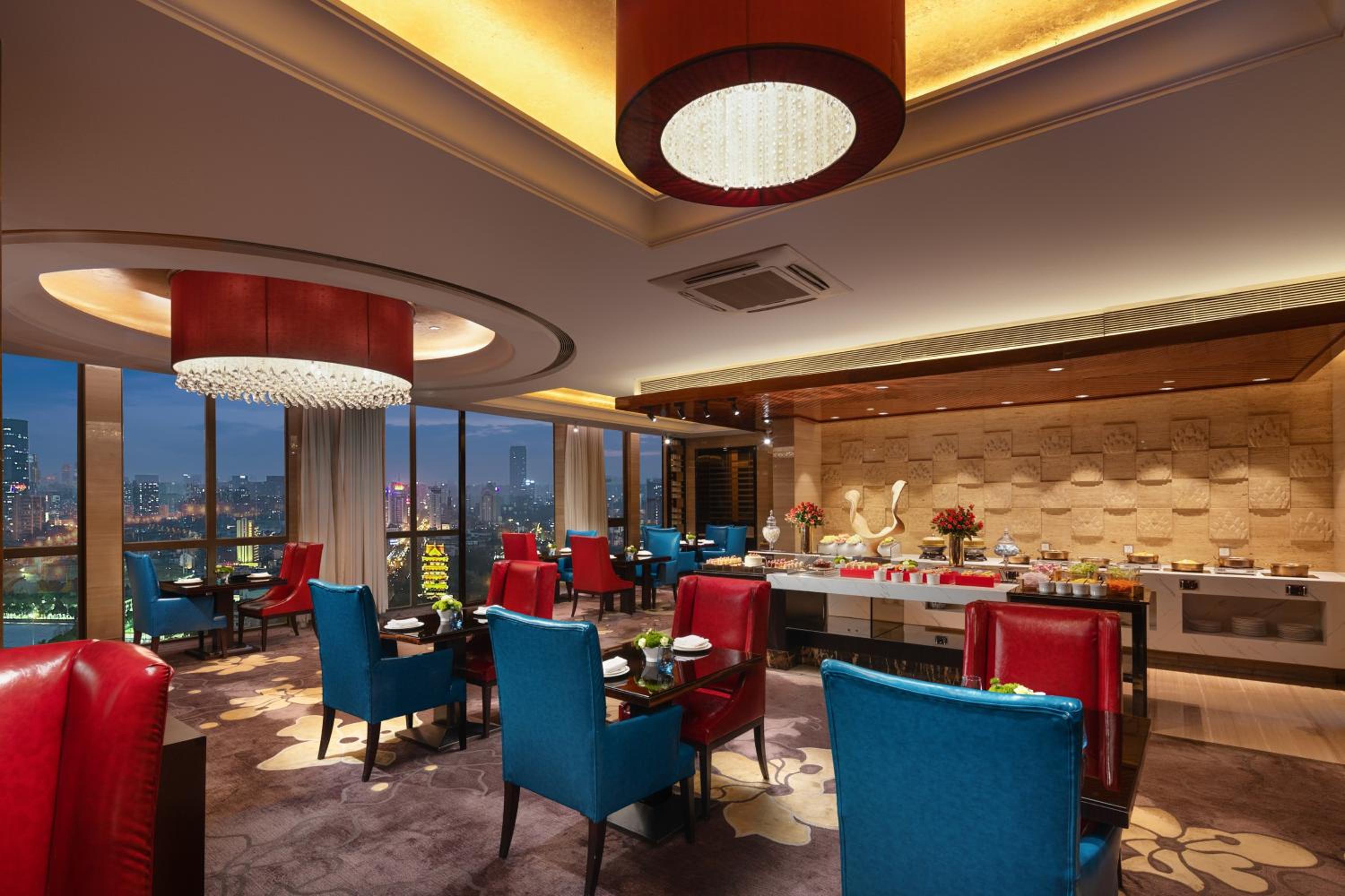 Club level, Guest room, 2 Double, City view, High floor photo 3