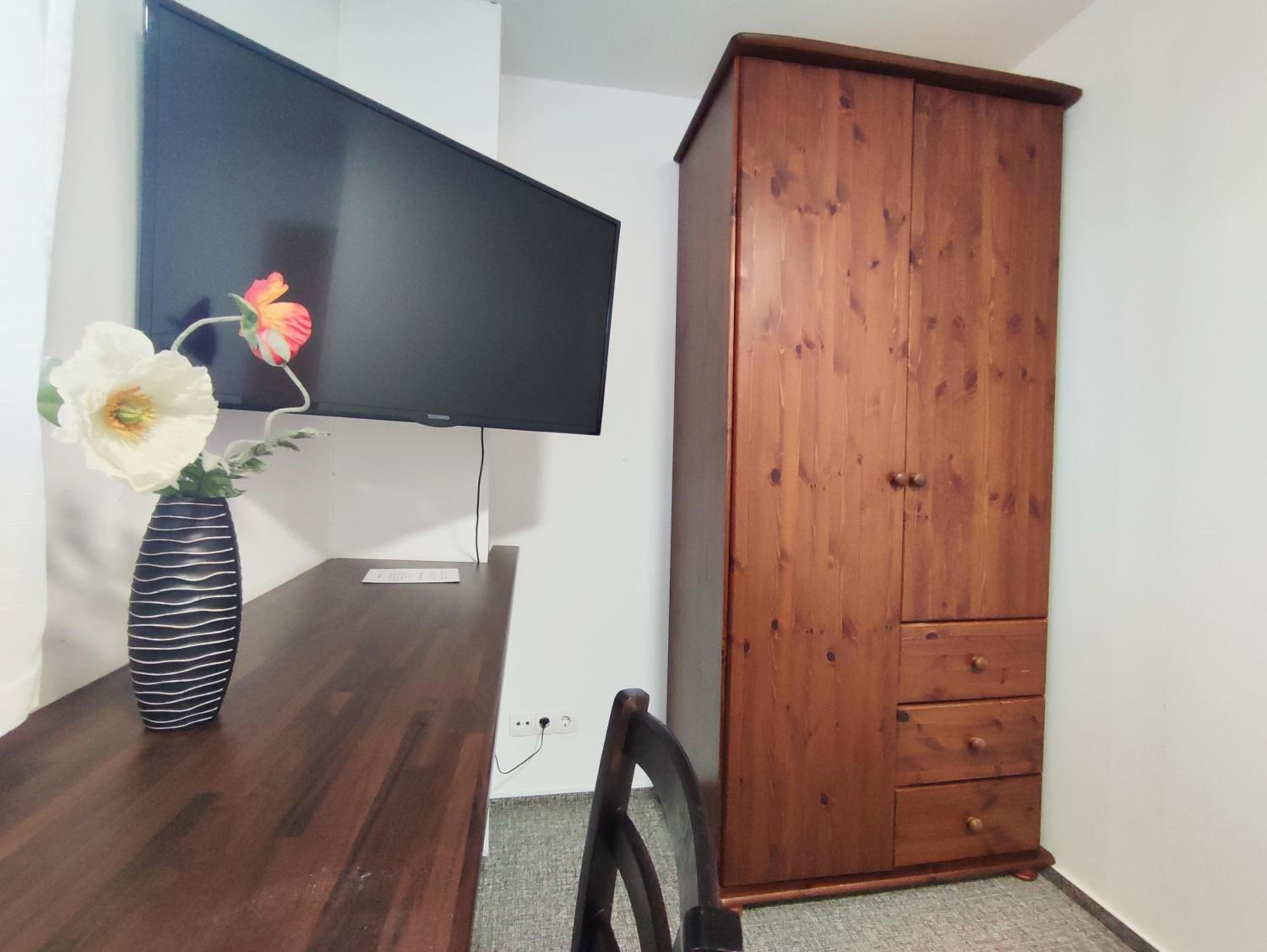 Budget Double Room photo 3