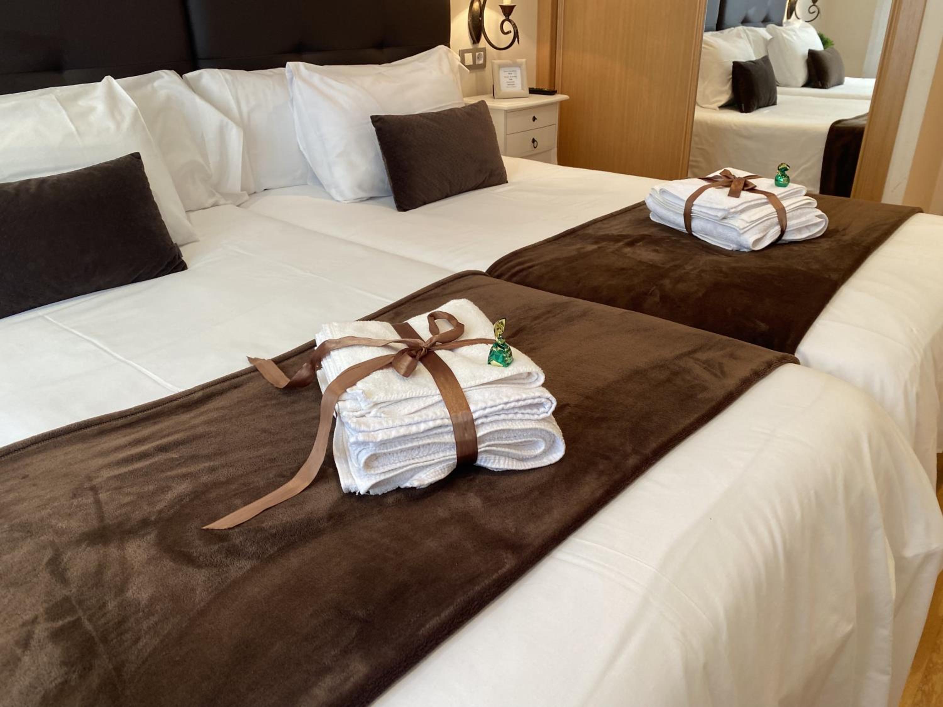 Standard Twin Room with Shared Bathroom photo 3
