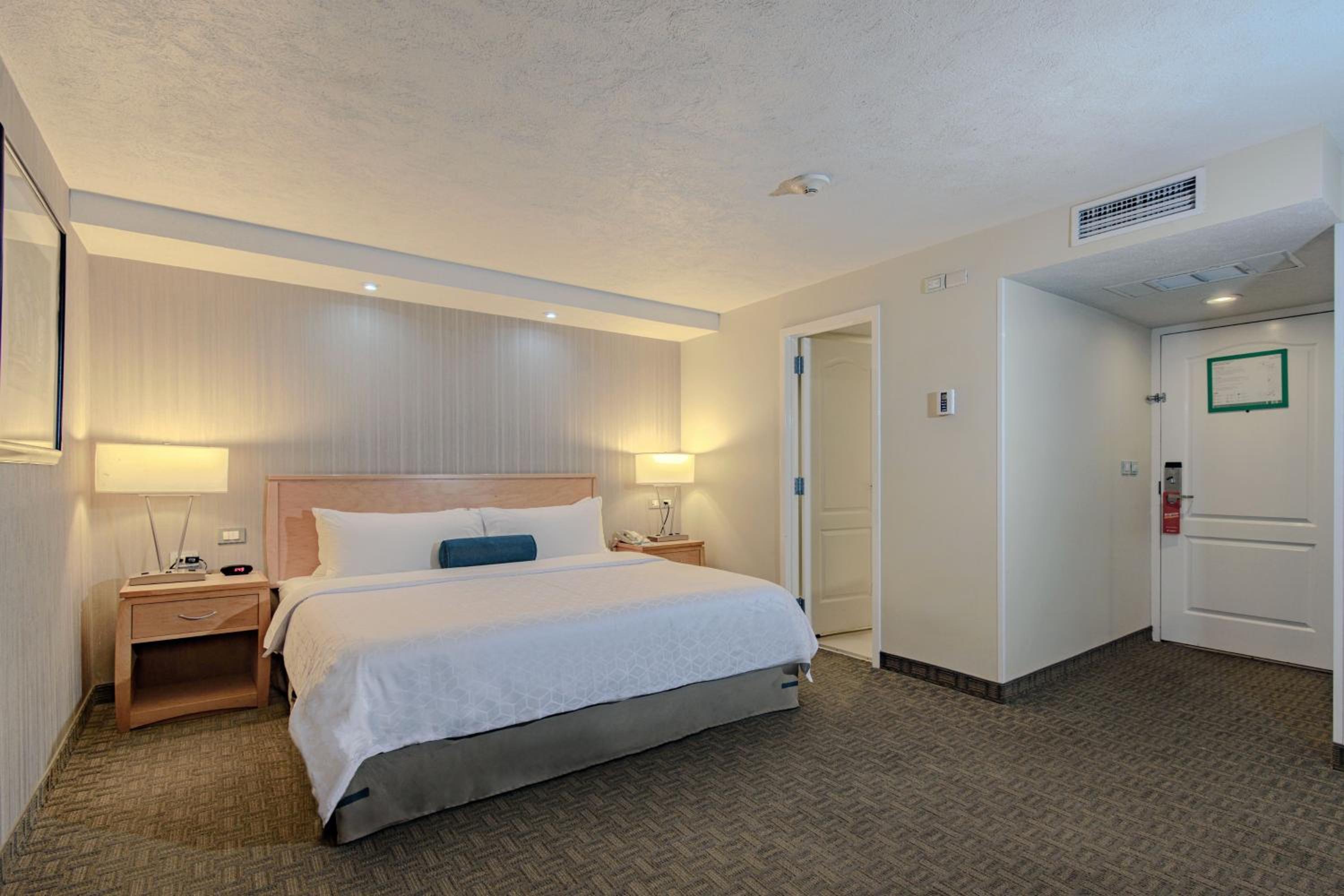 Standard King Room - Photo 1