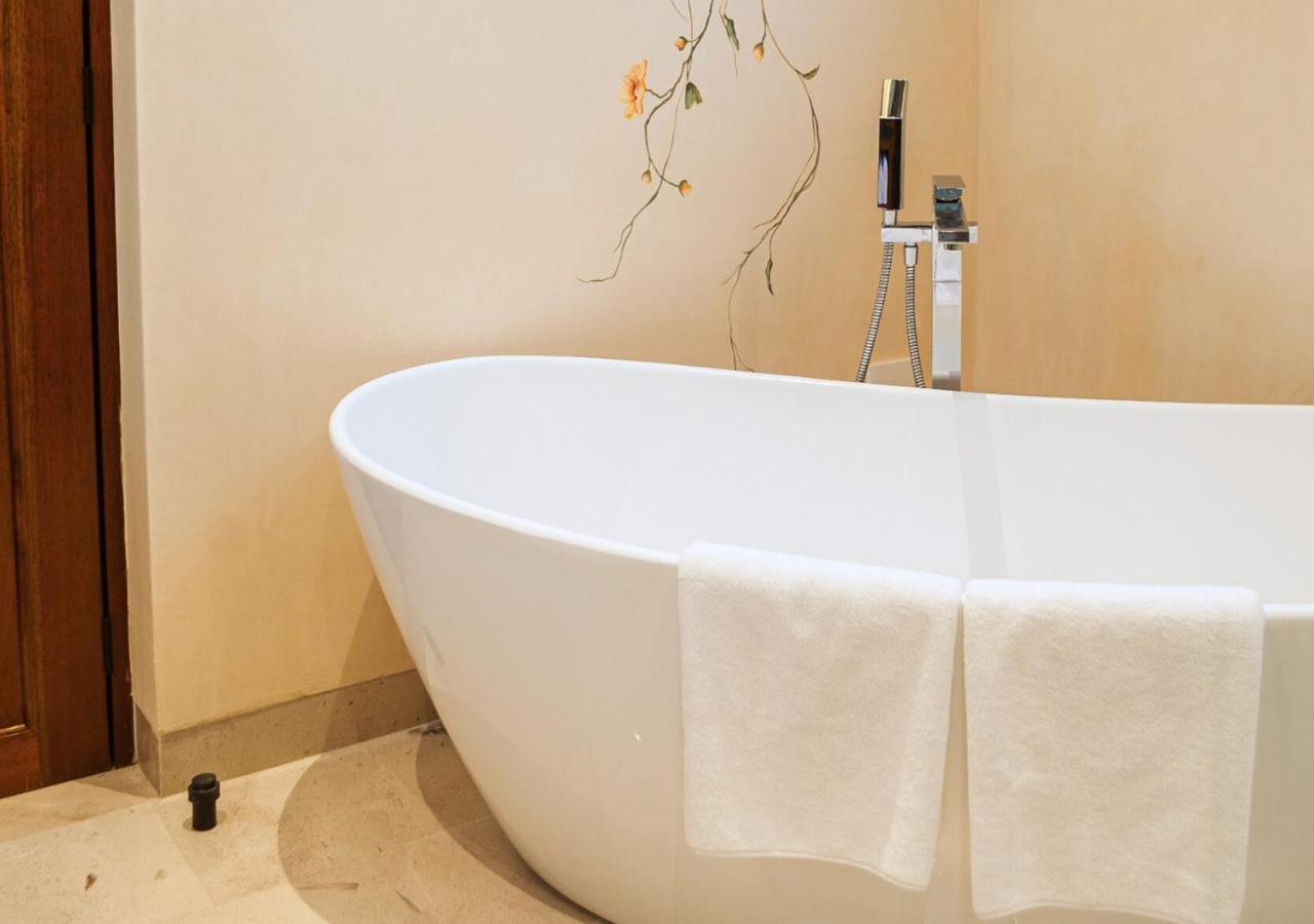JUNIOR SUITE WITH BATHTUB - Photo 4