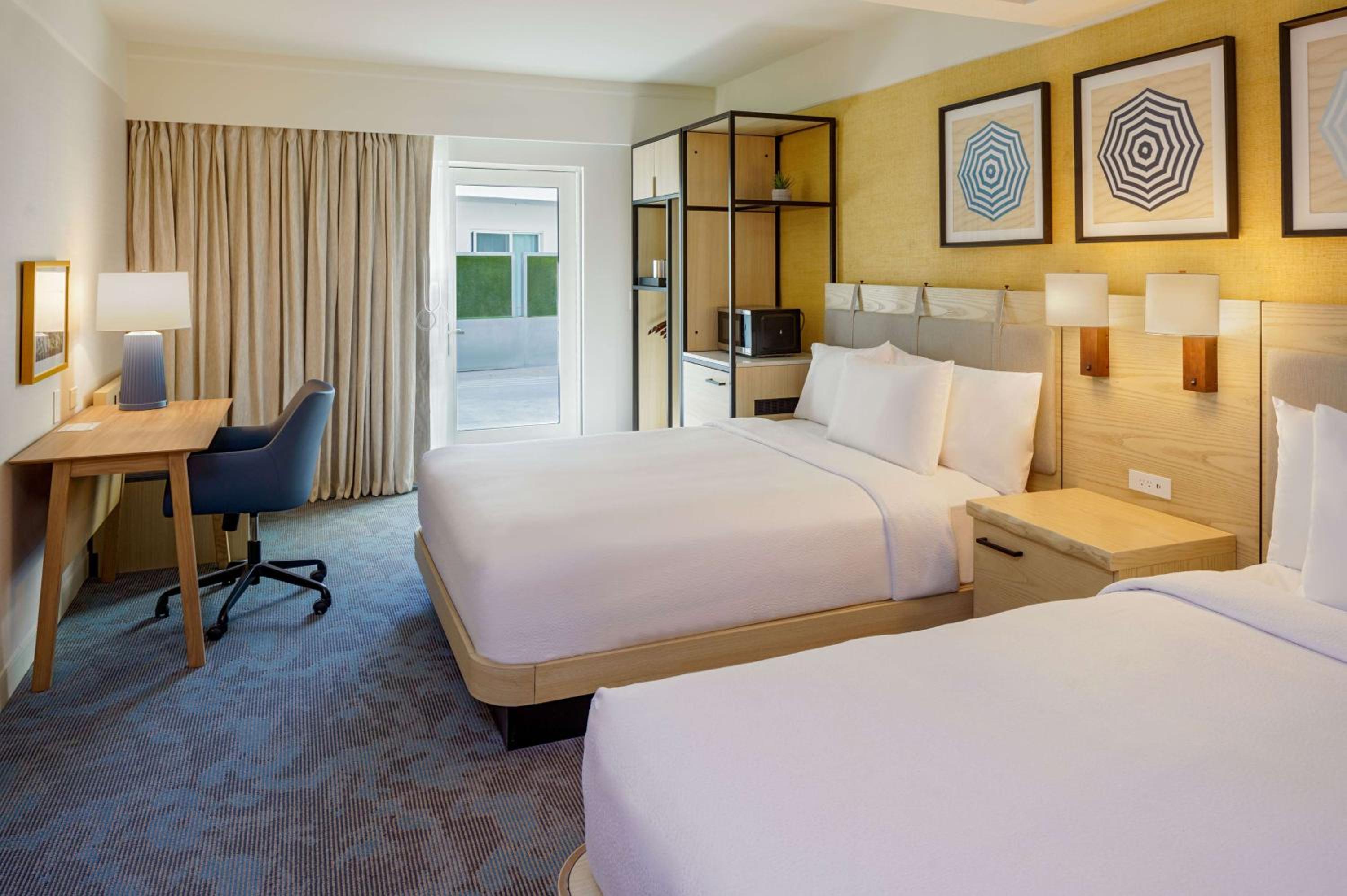 Queen Room With Two Queen Beds And Sofa Bed - Balcony Or Patio
