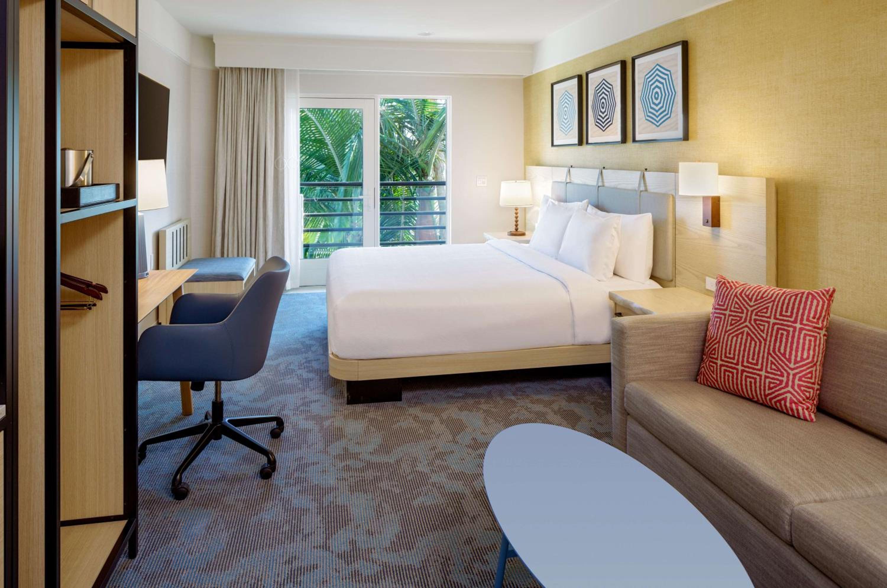 King Room With Sofa Bed And Balcony - Ocean View