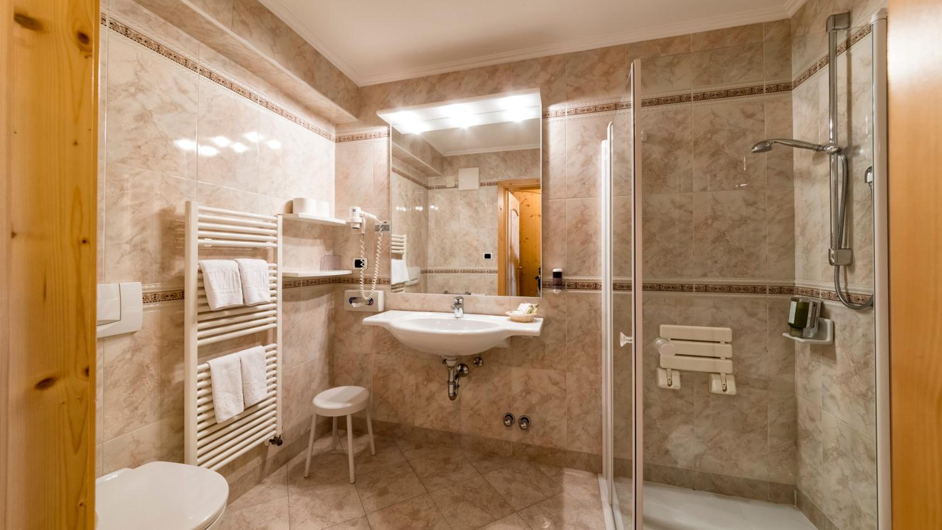 Superior Double or Twin Room - Photo 2