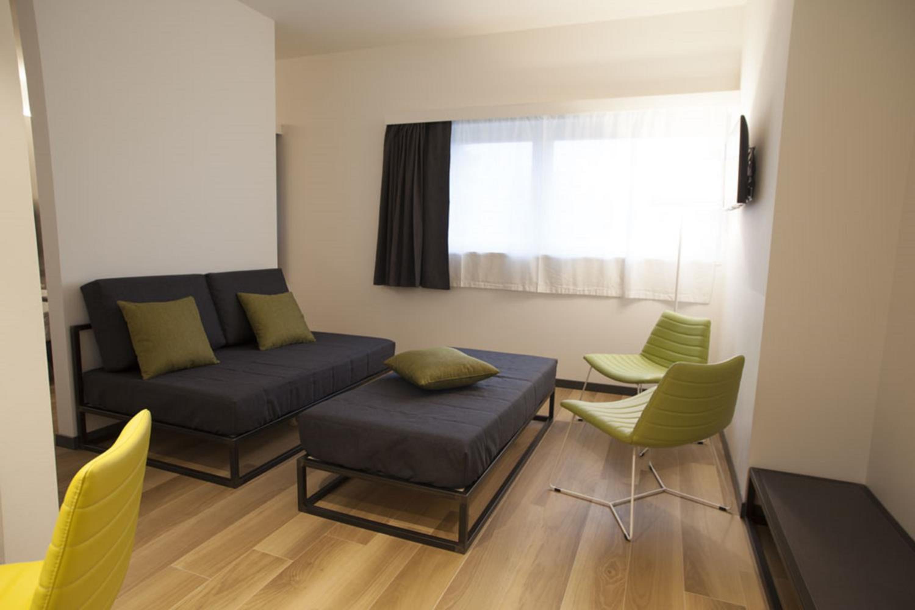 Suite - Photo 7