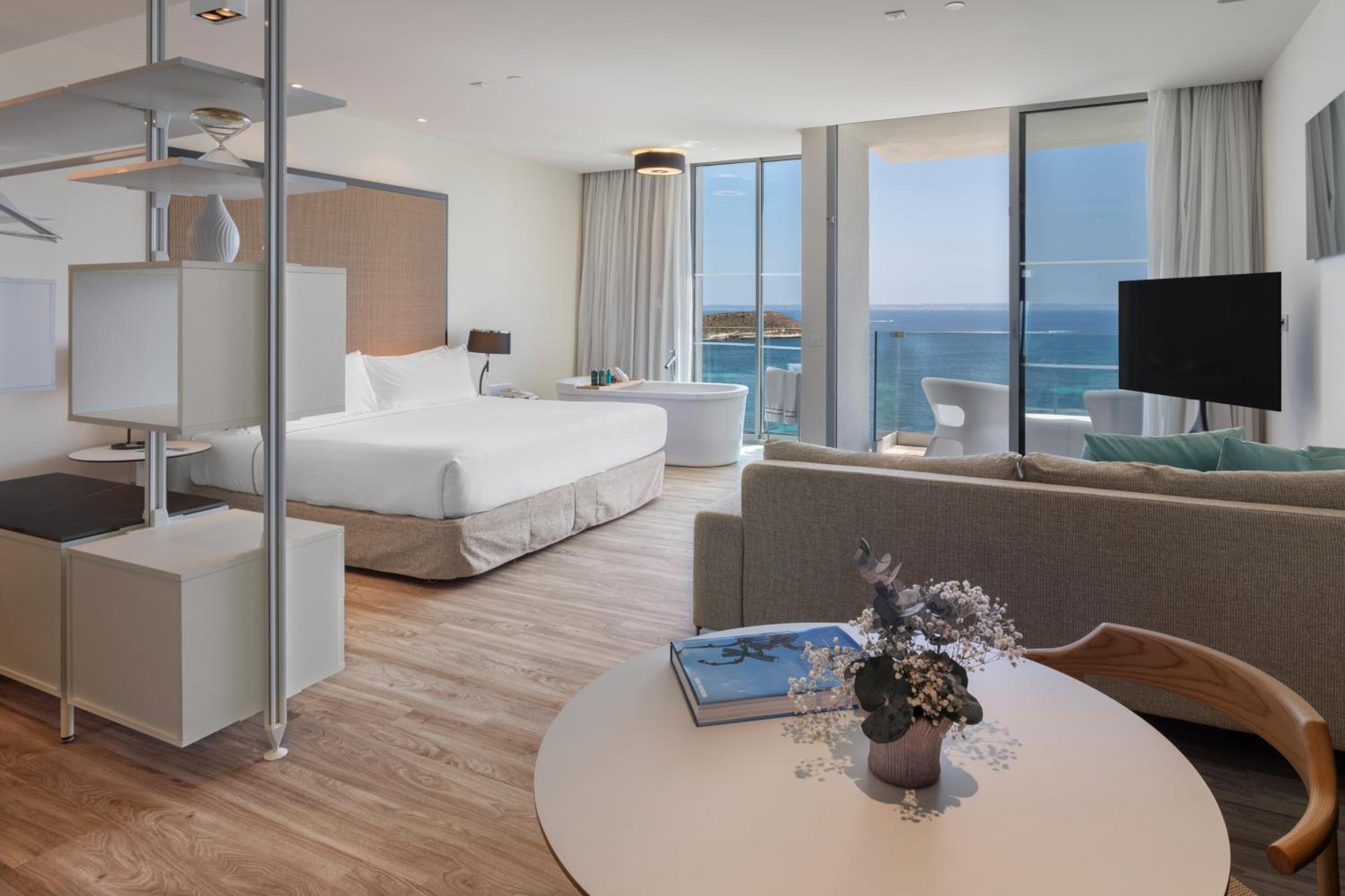 The Level Penthouse Suite thumbnail 5