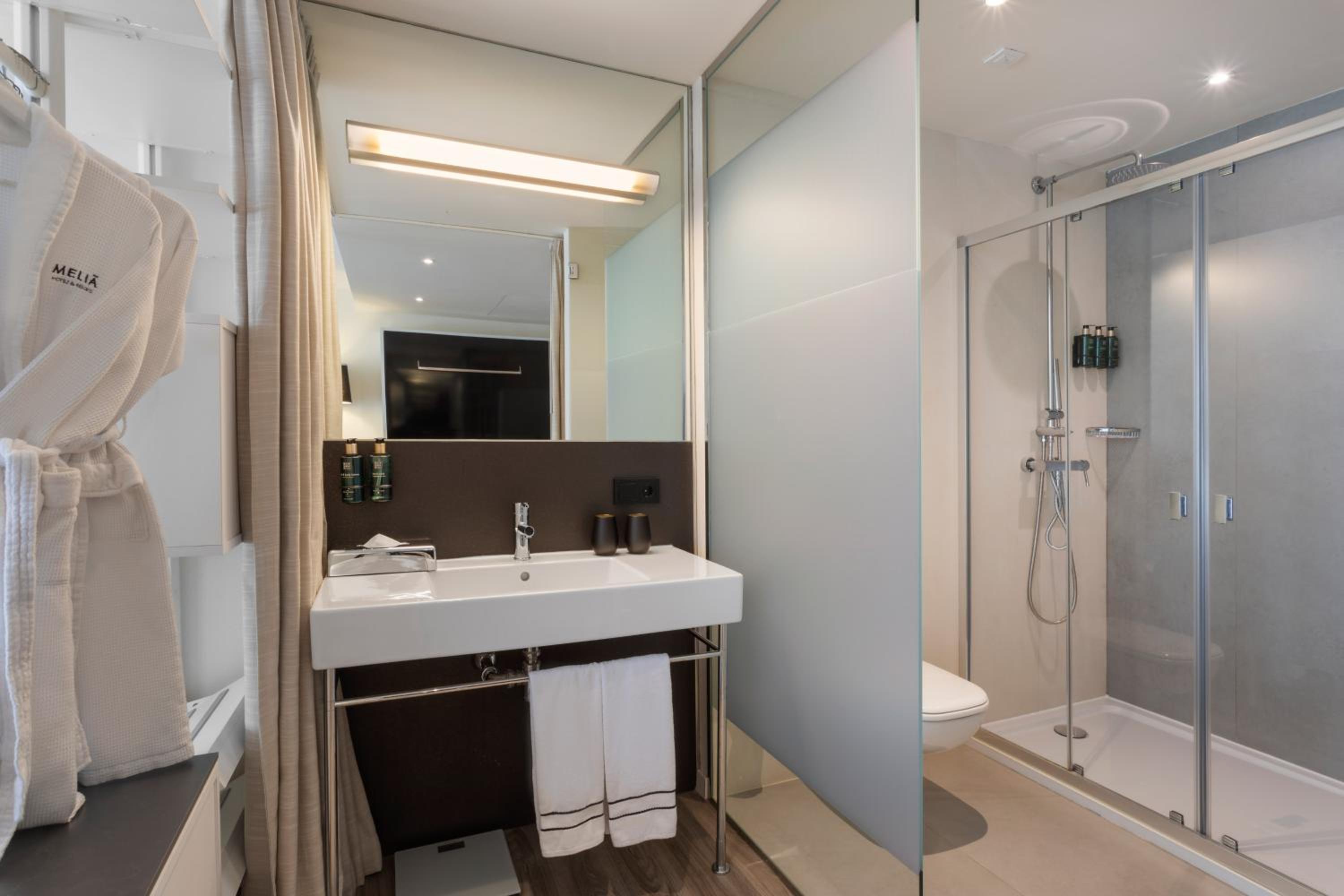 The Level Garden Suite with Outdoor Bathtub thumbnail 5