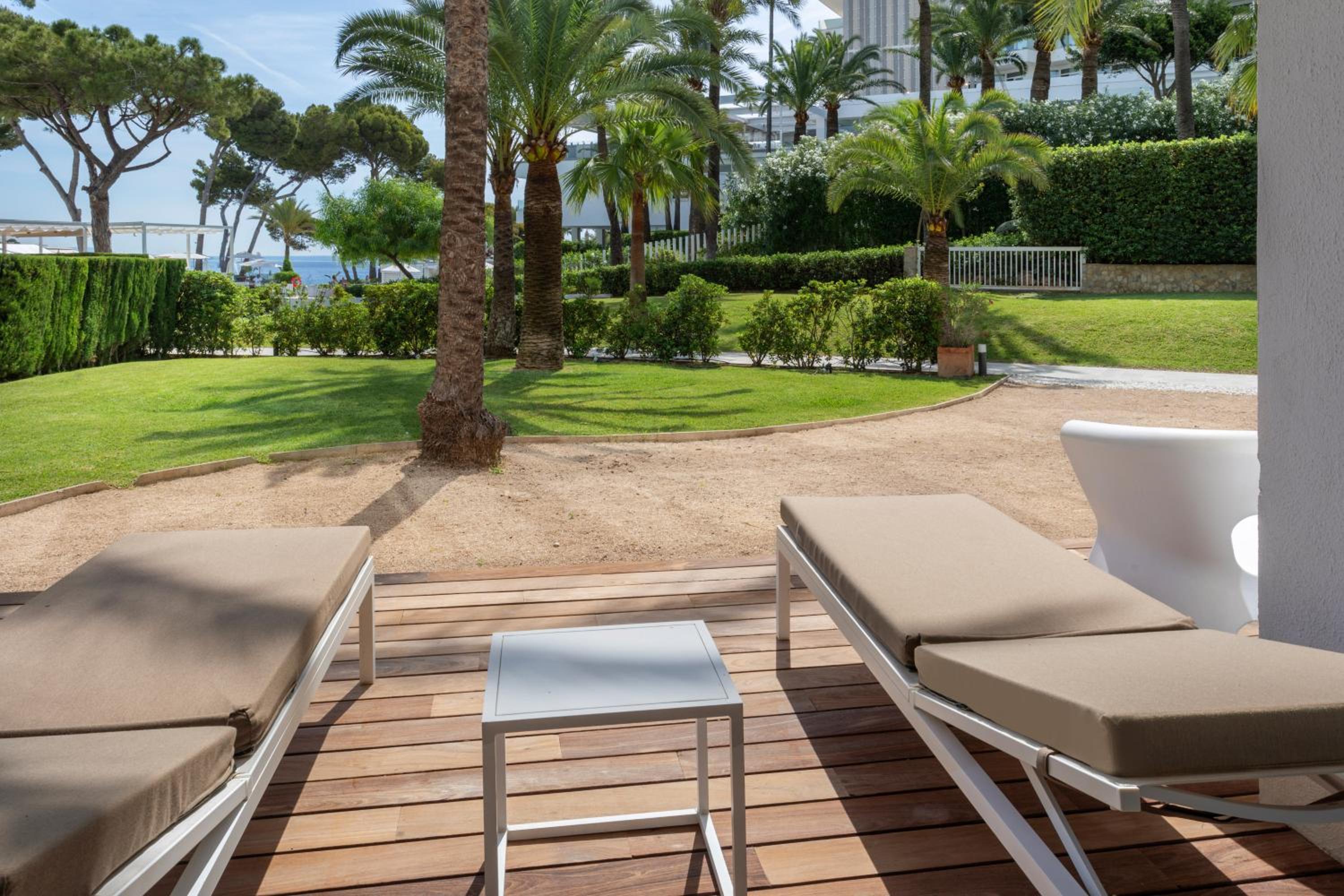 The Level Garden Suite with Outdoor Bathtub