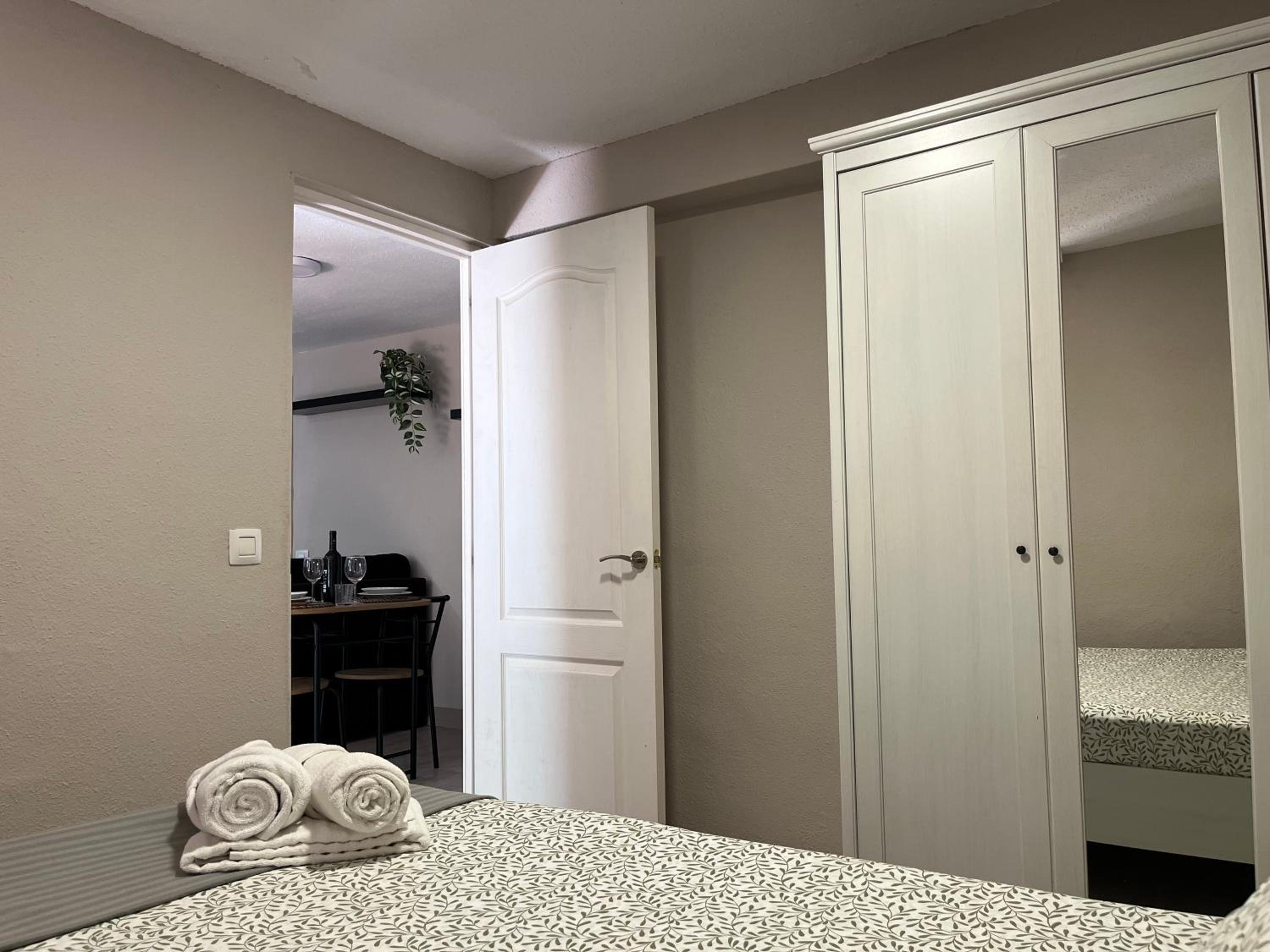 One-Bedroom Apartment photo 3